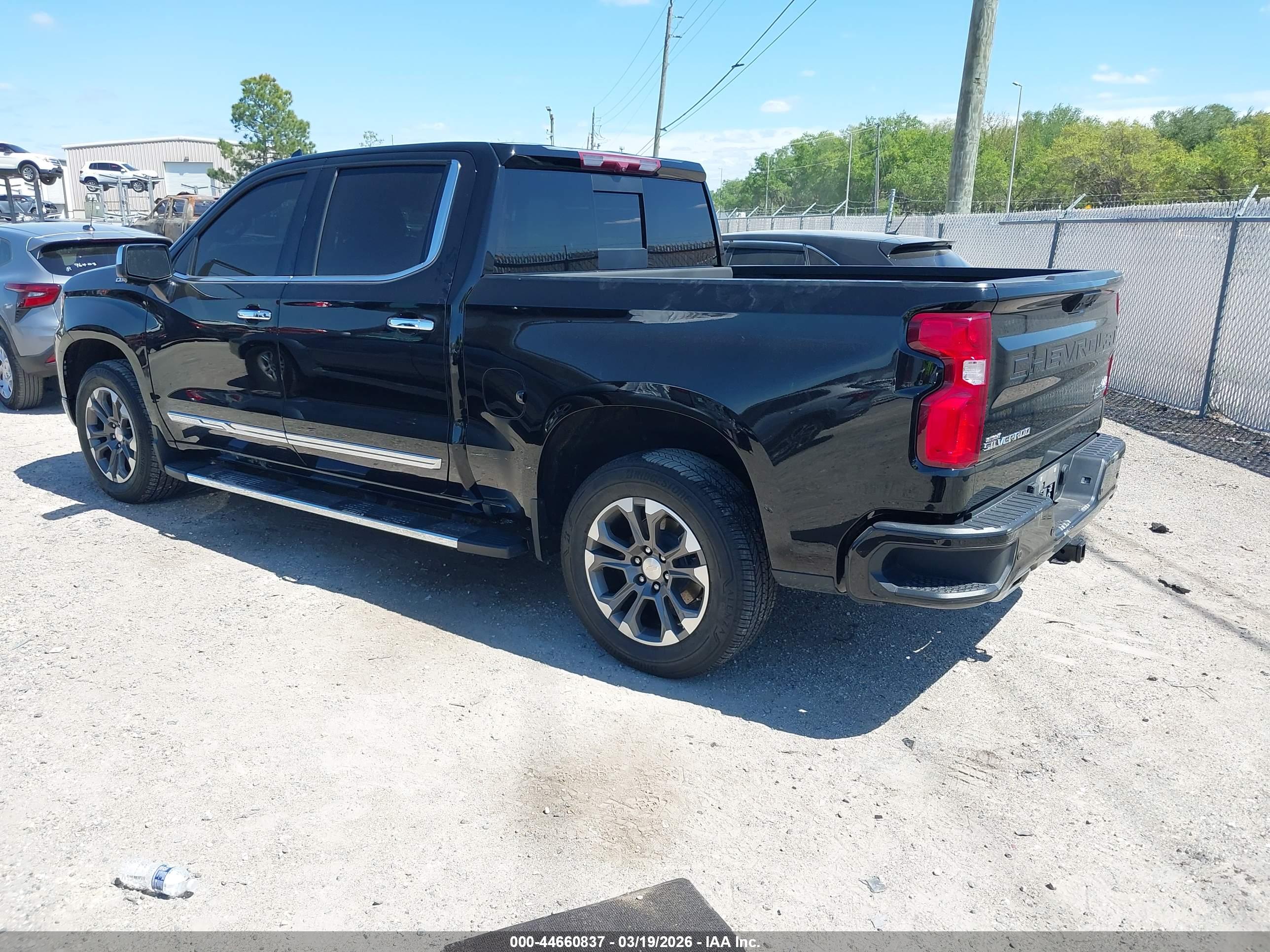 CHEVROLET SILVERADO image 3