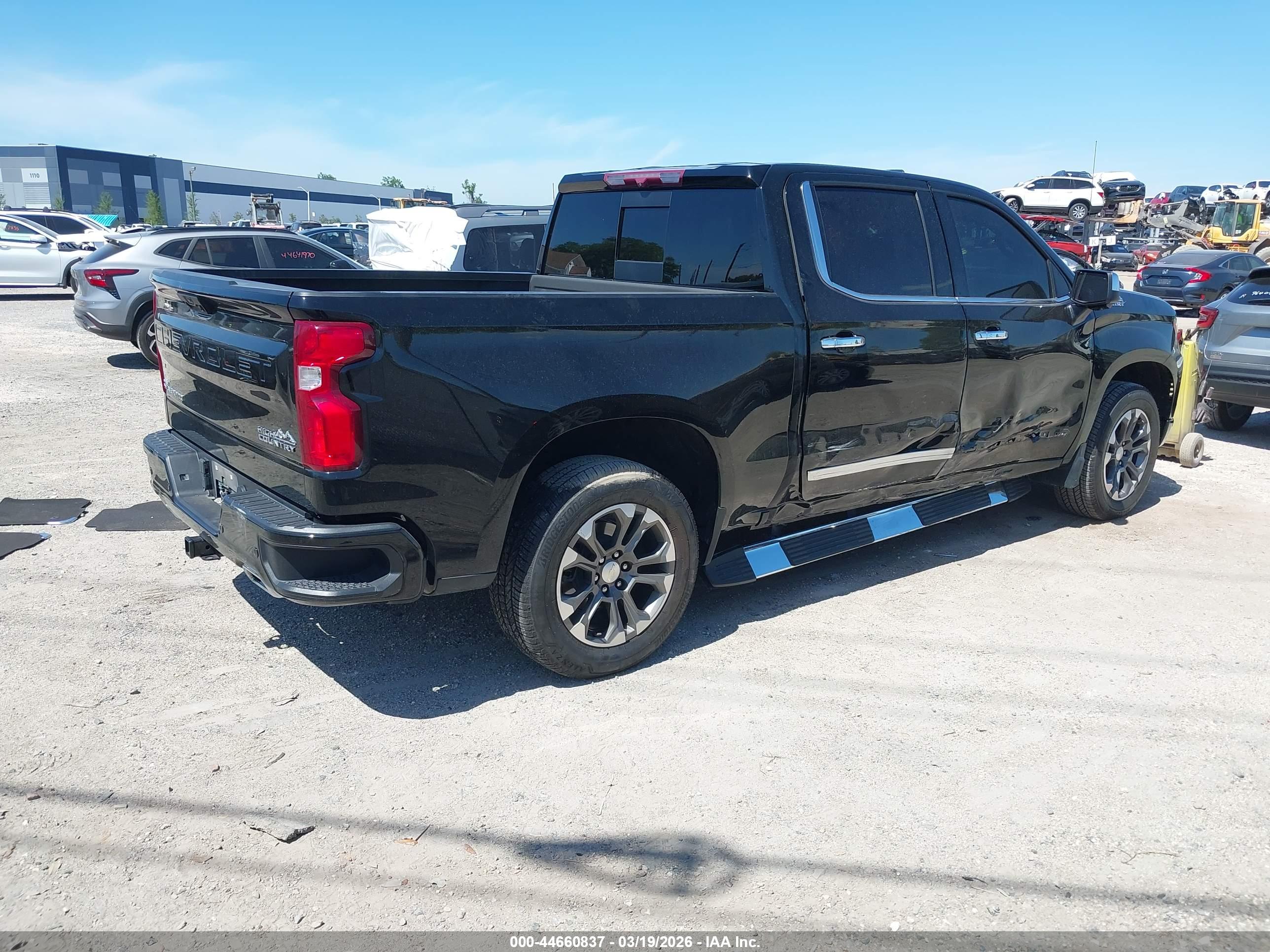 CHEVROLET SILVERADO image 4