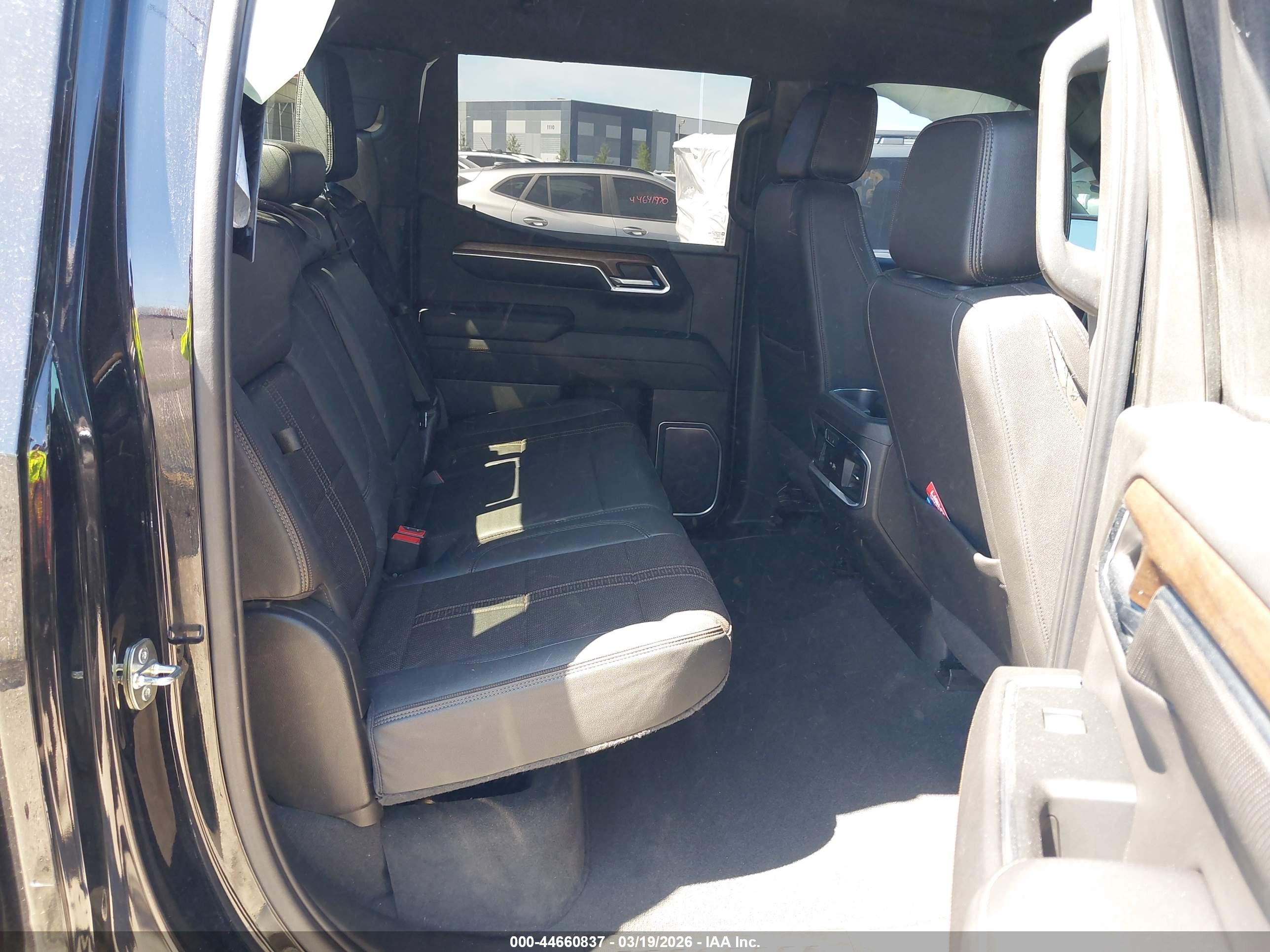 CHEVROLET SILVERADO image 8