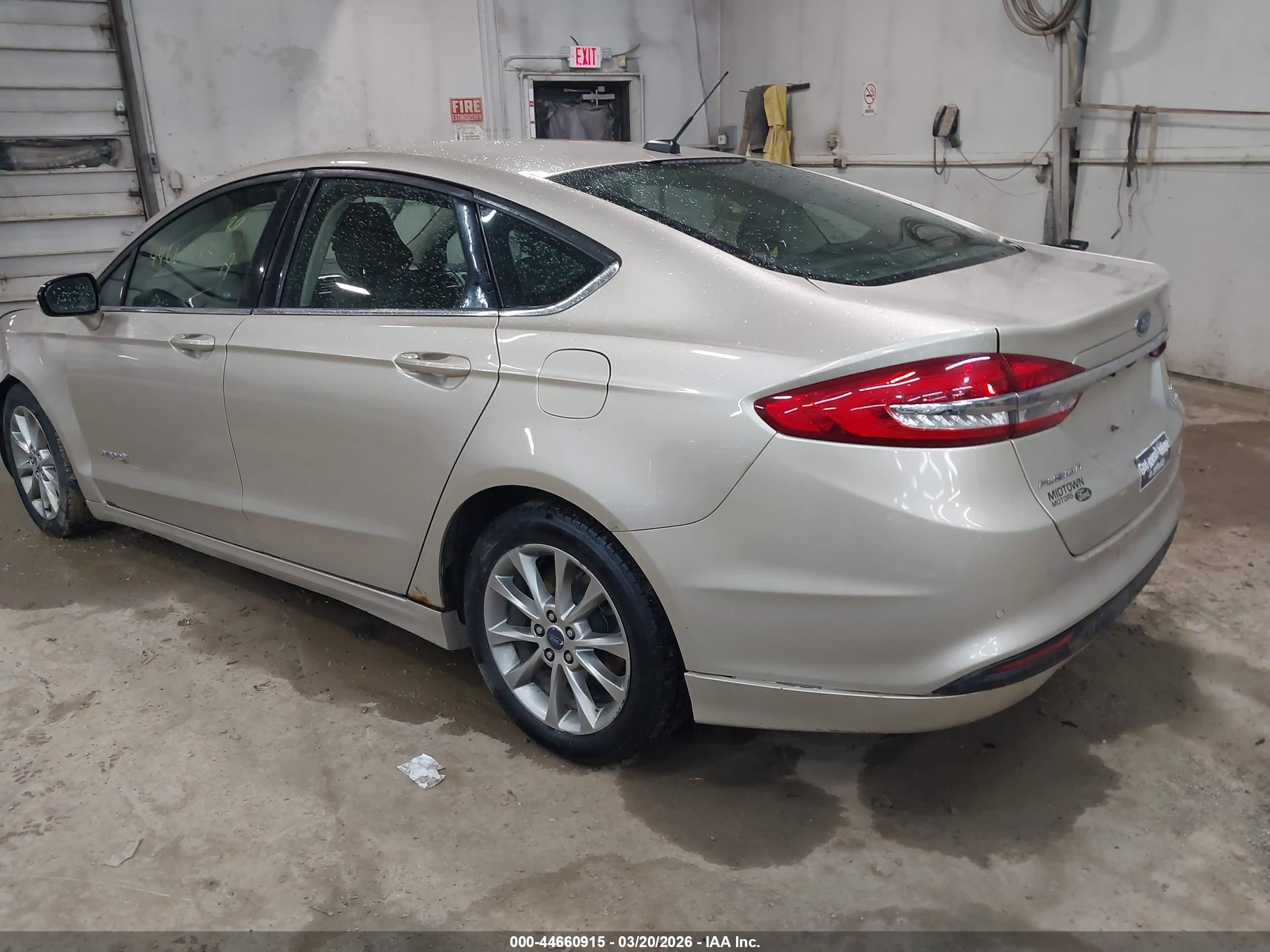 FORD FUSION image 3