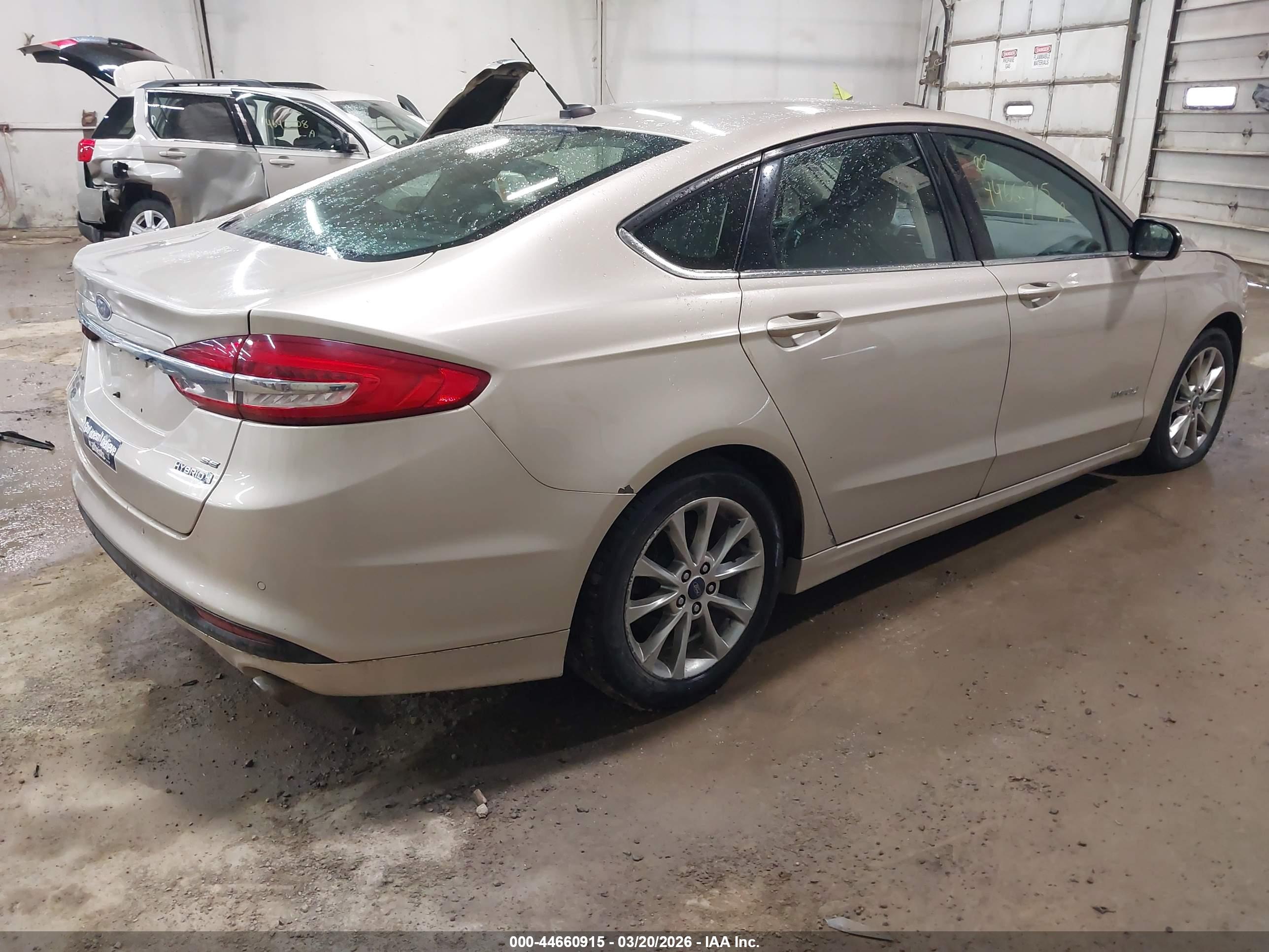 FORD FUSION image 4
