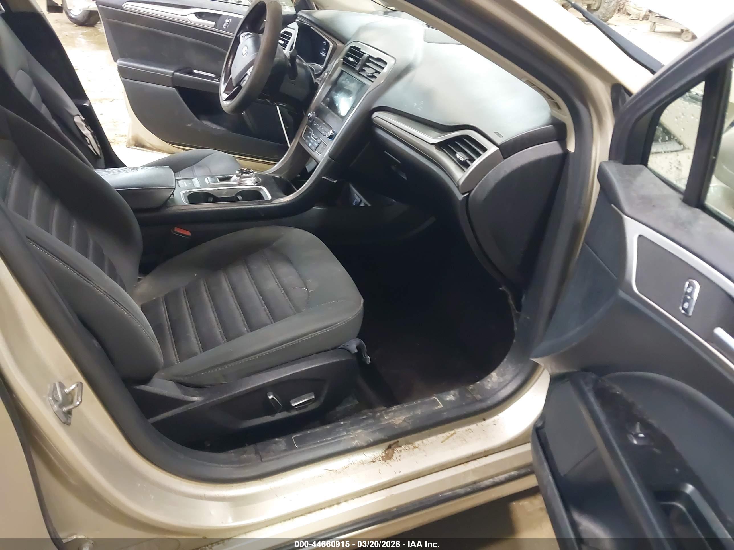 FORD FUSION image 5
