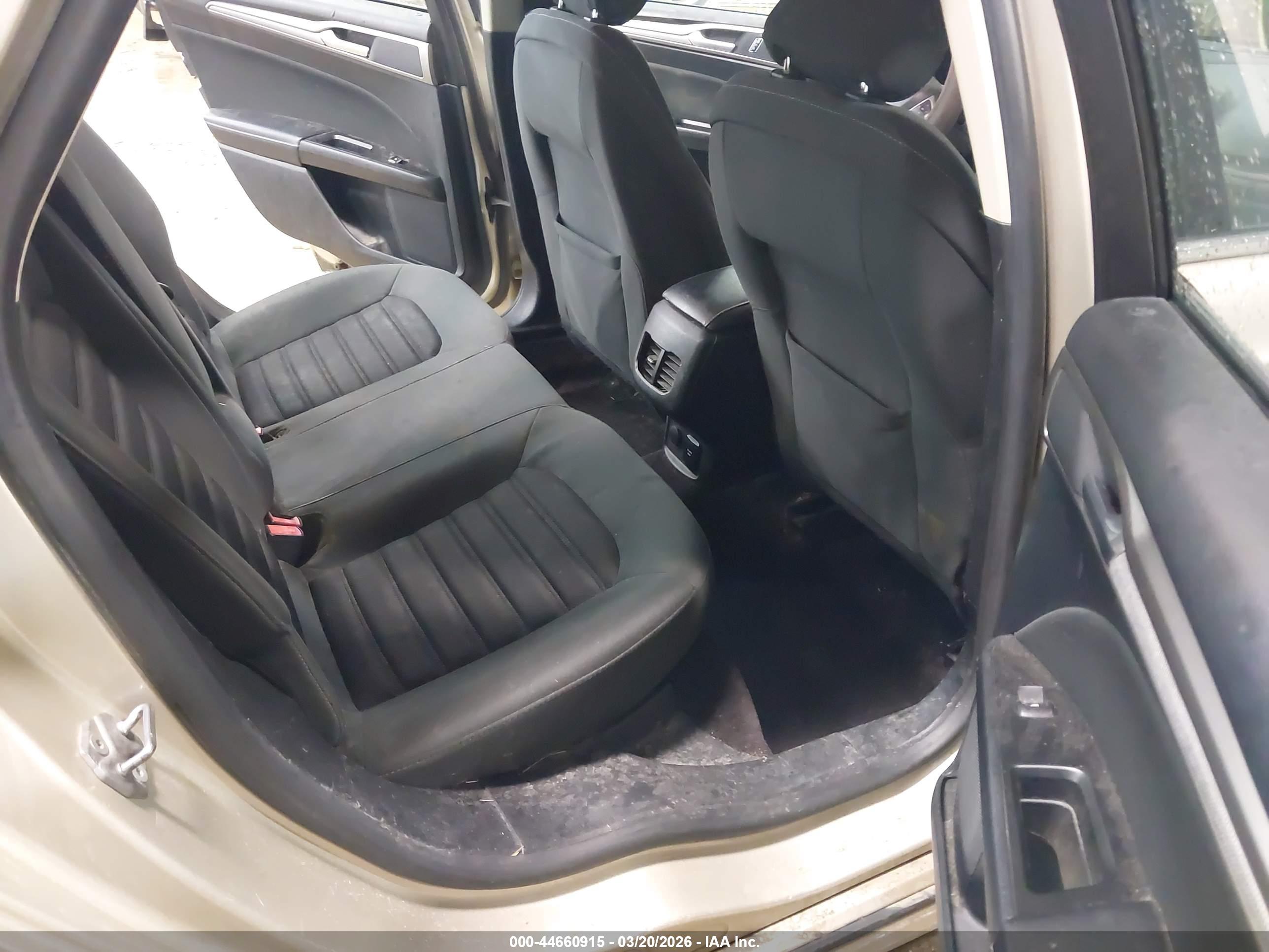 FORD FUSION image 8