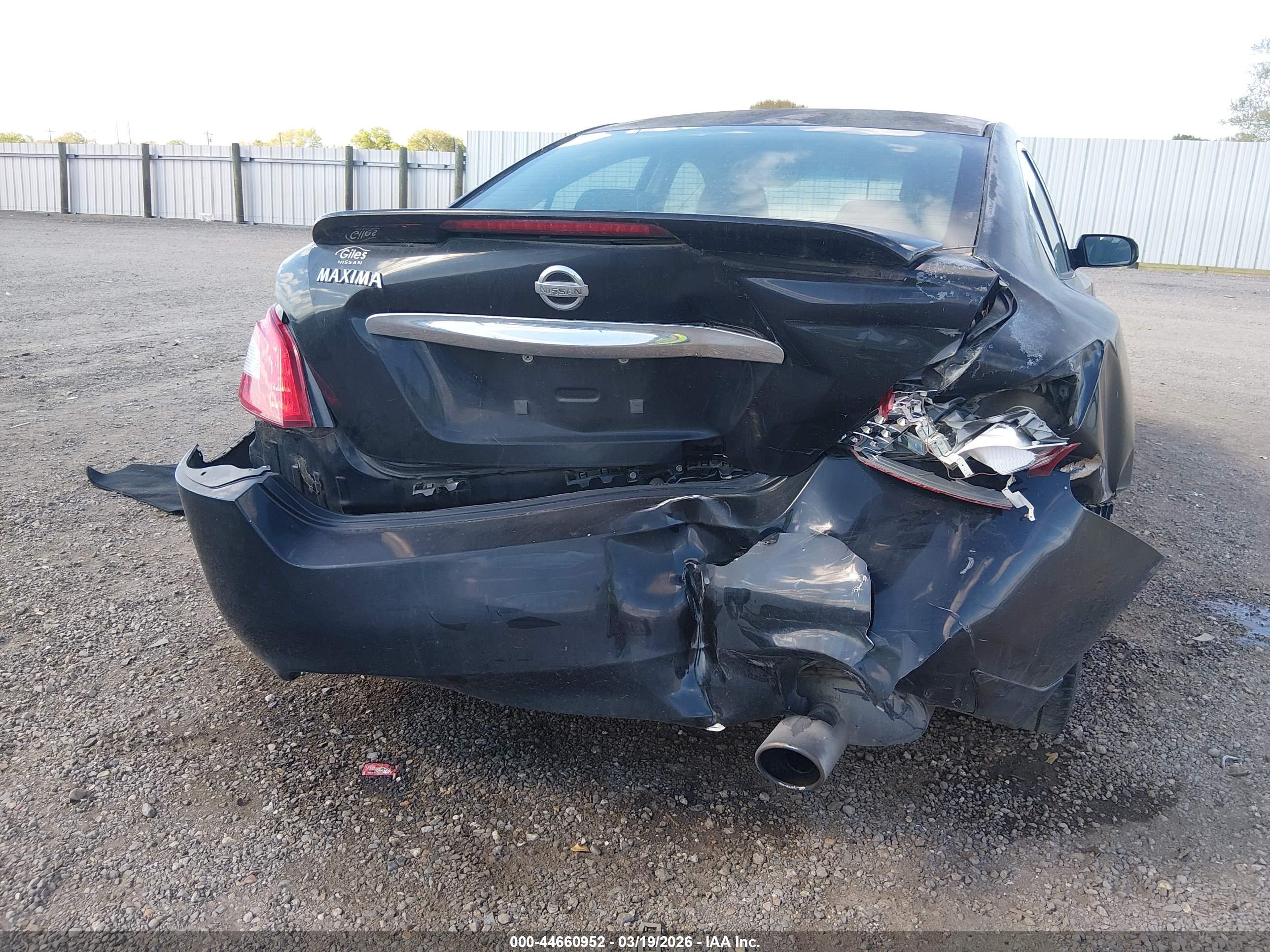 NISSAN MAXIMA image 6