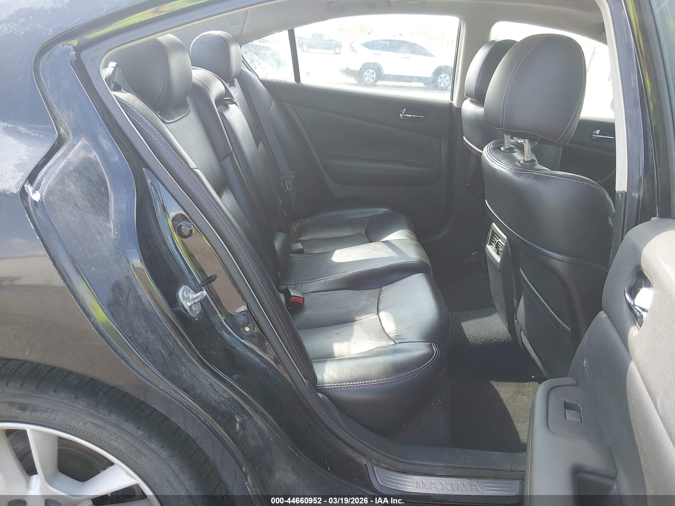 NISSAN MAXIMA image 8