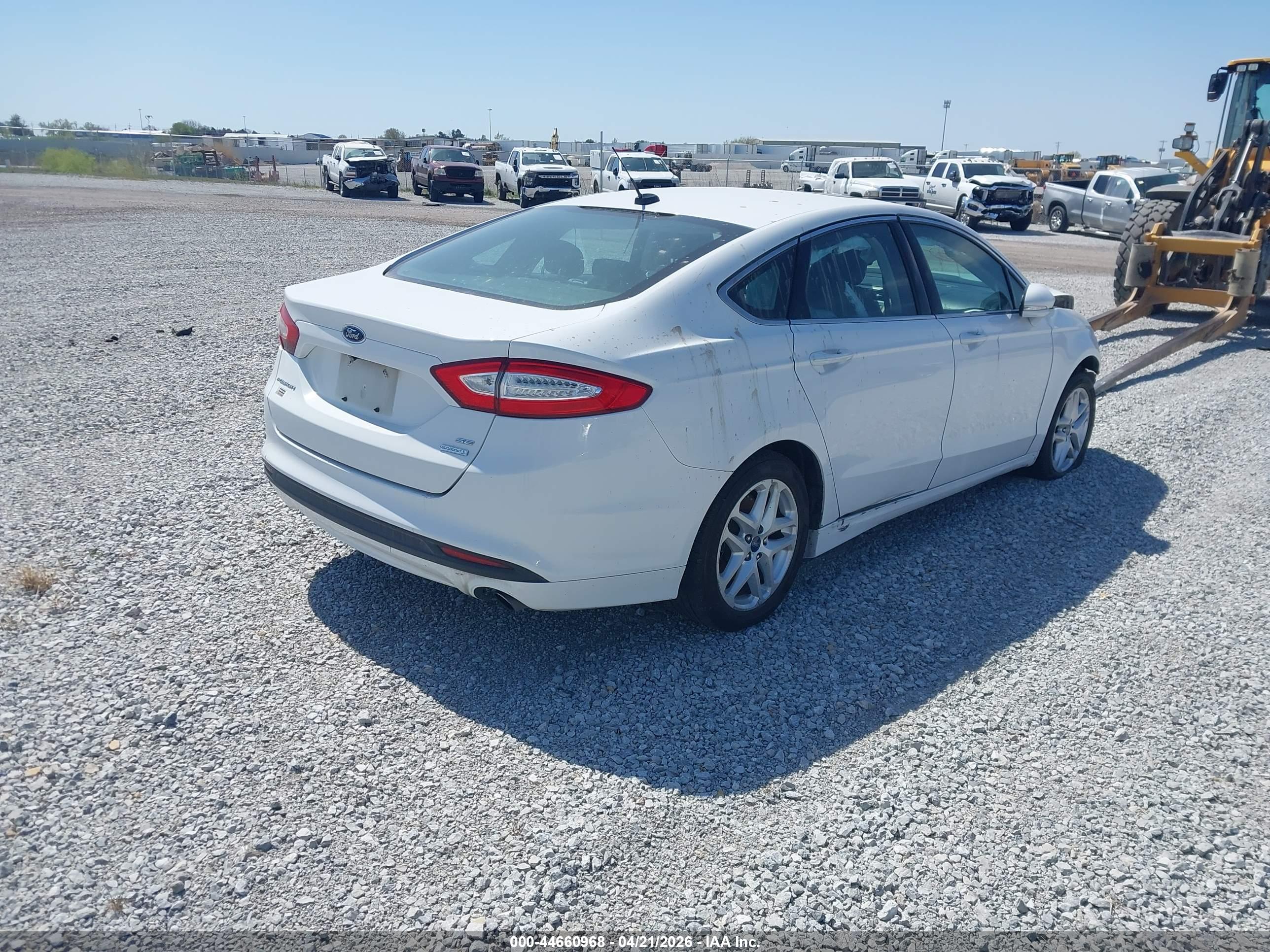 FORD FUSION image 4