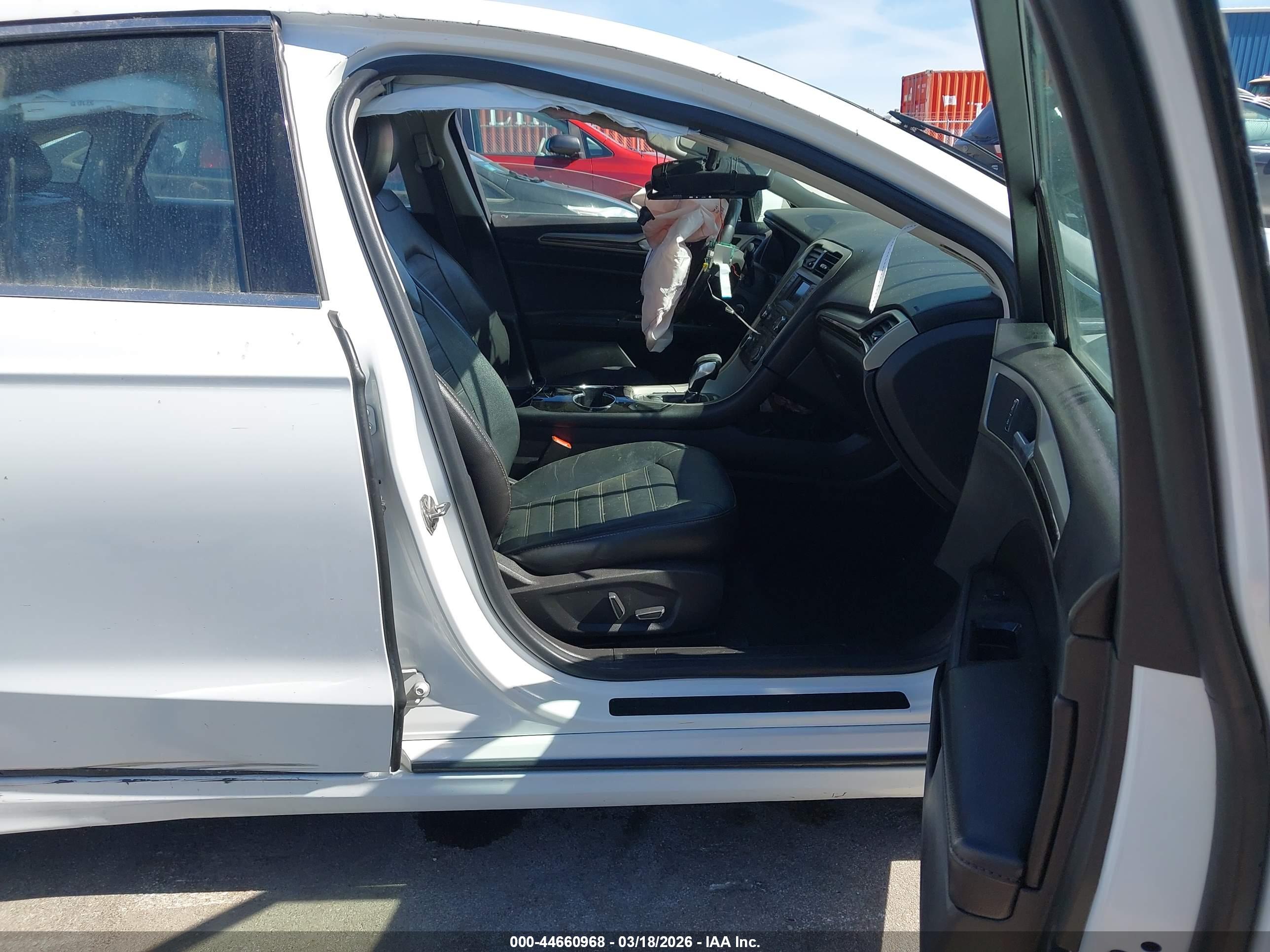 FORD FUSION image 5