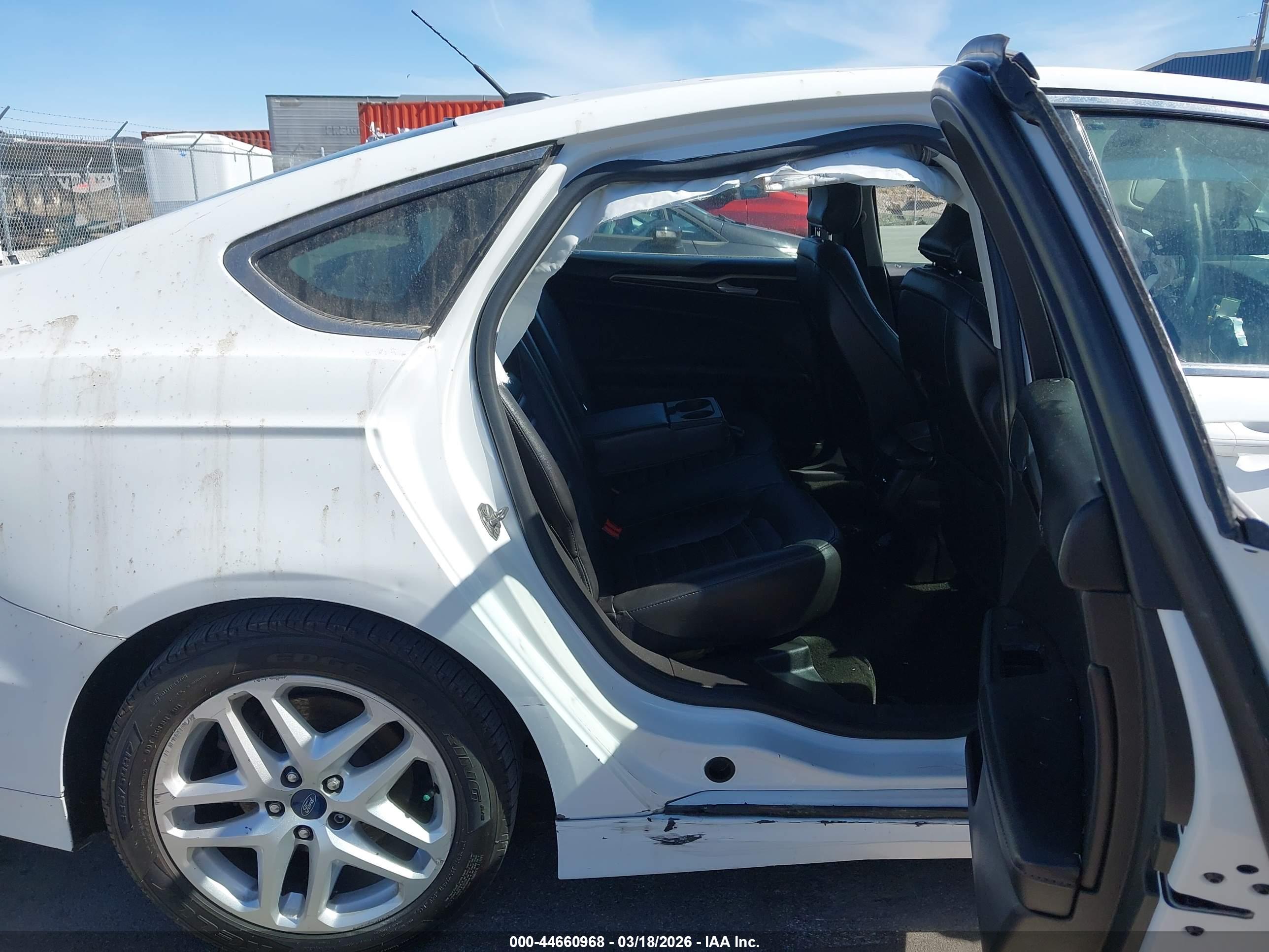 FORD FUSION image 8