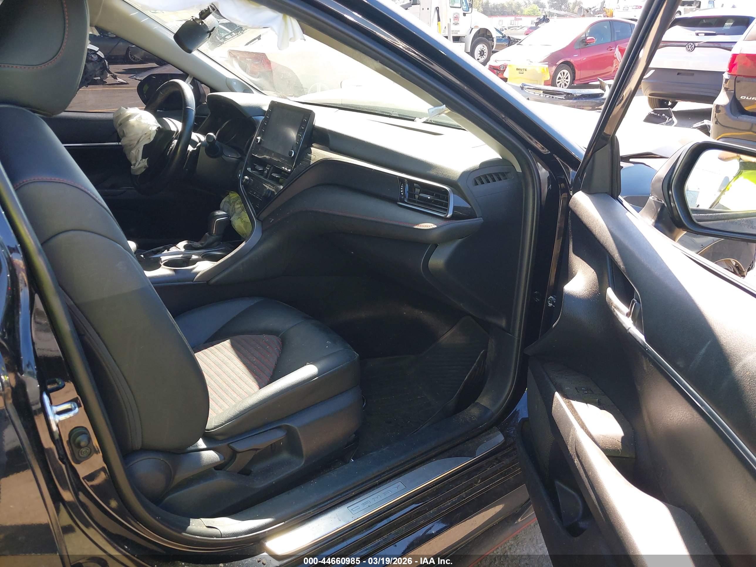 TOYOTA CAMRY image 5