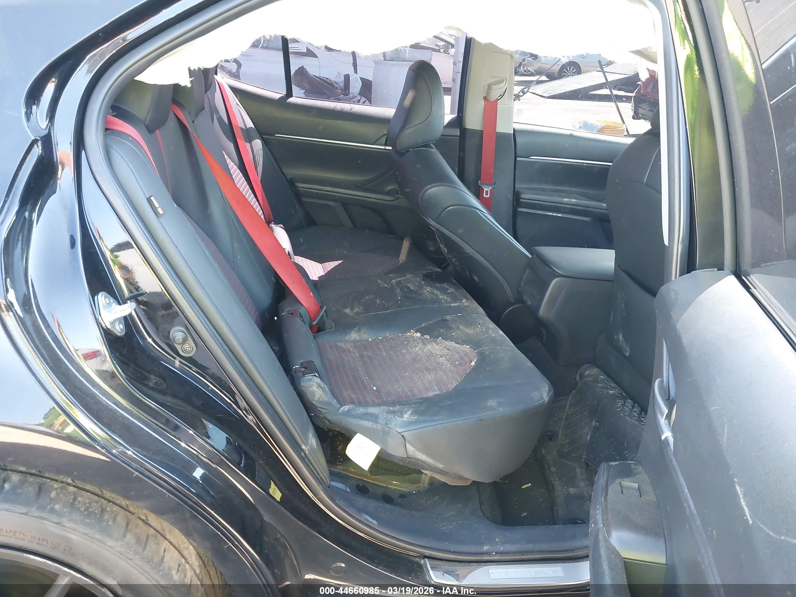 TOYOTA CAMRY image 8