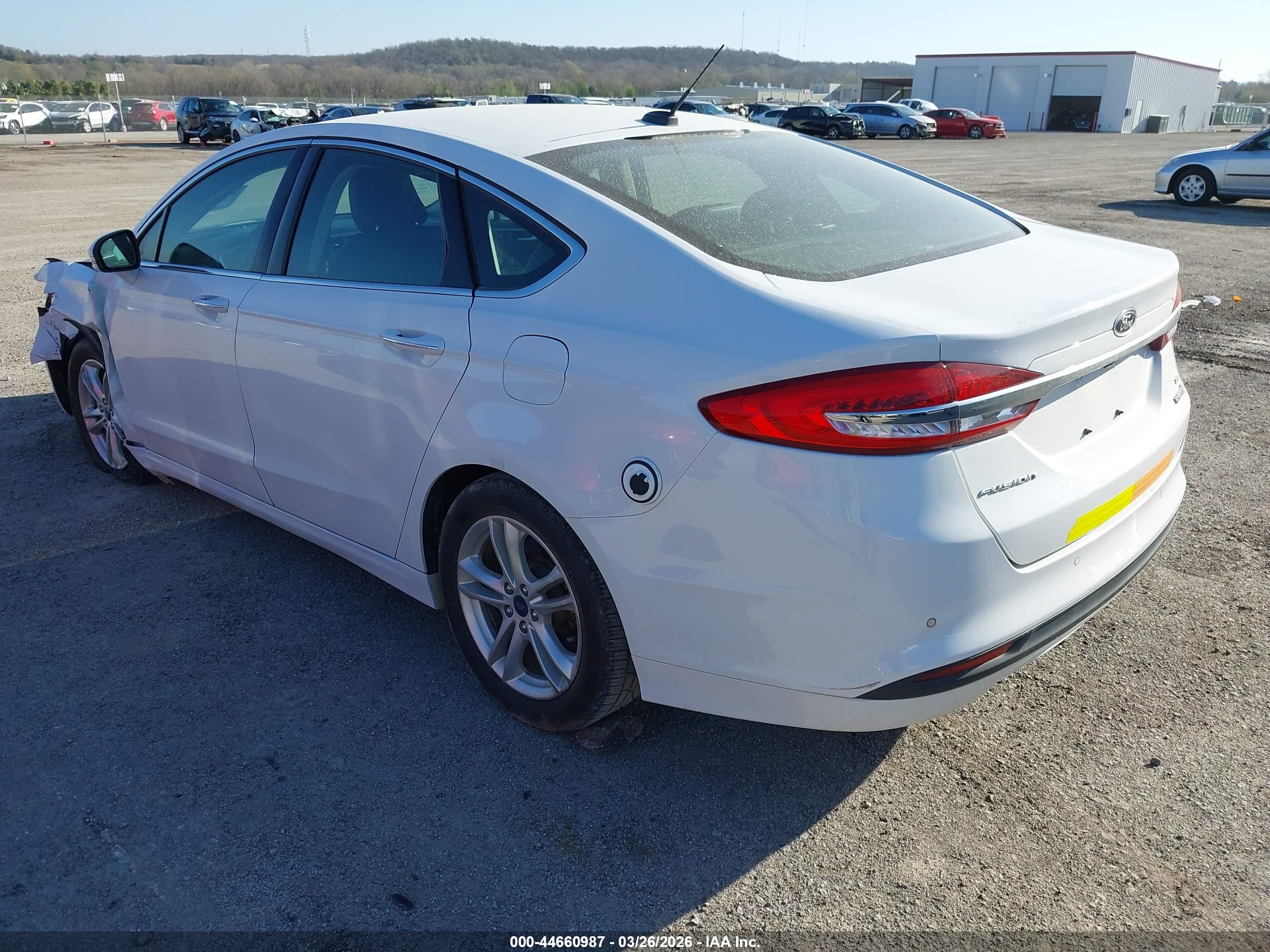 FORD FUSION image 3