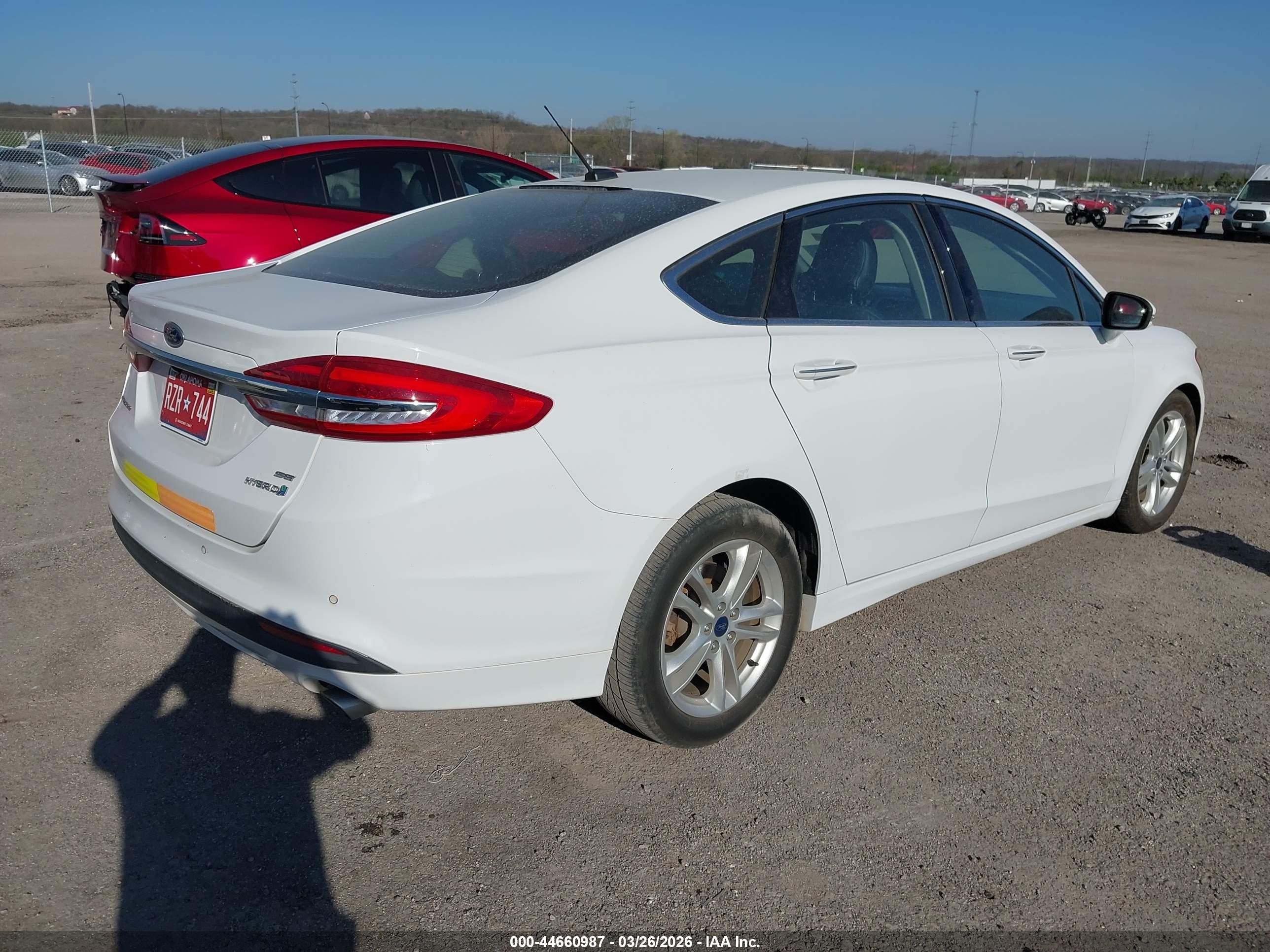 FORD FUSION image 4