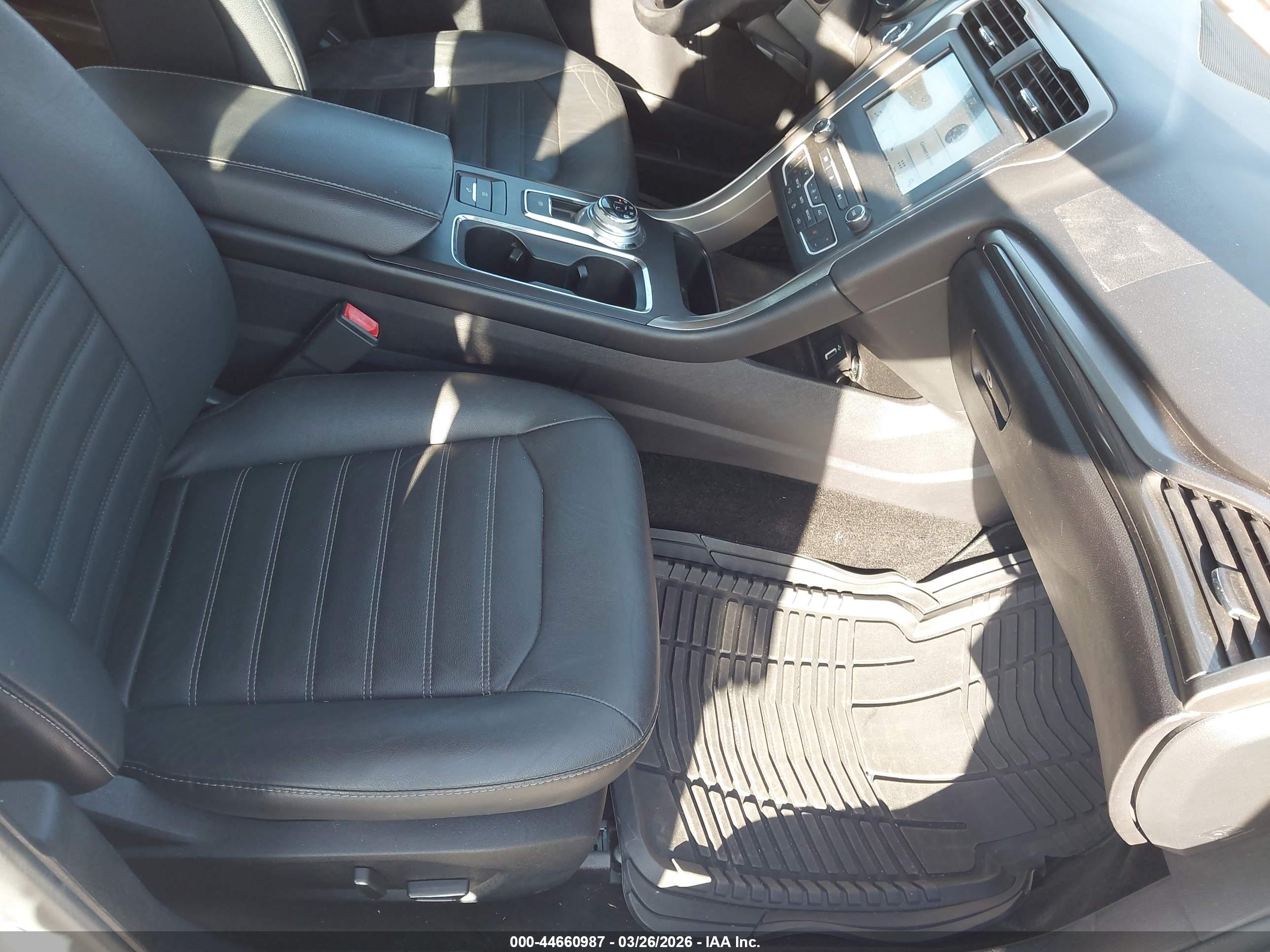 FORD FUSION image 5