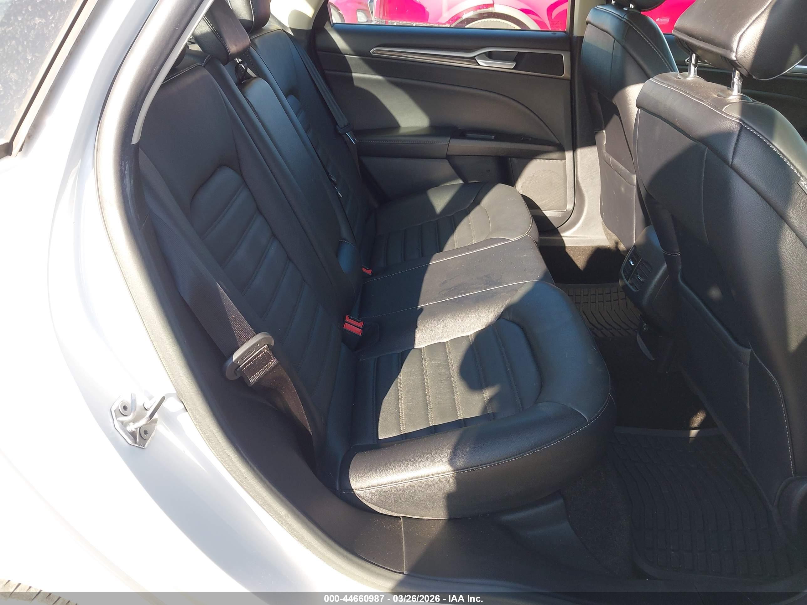 FORD FUSION image 8
