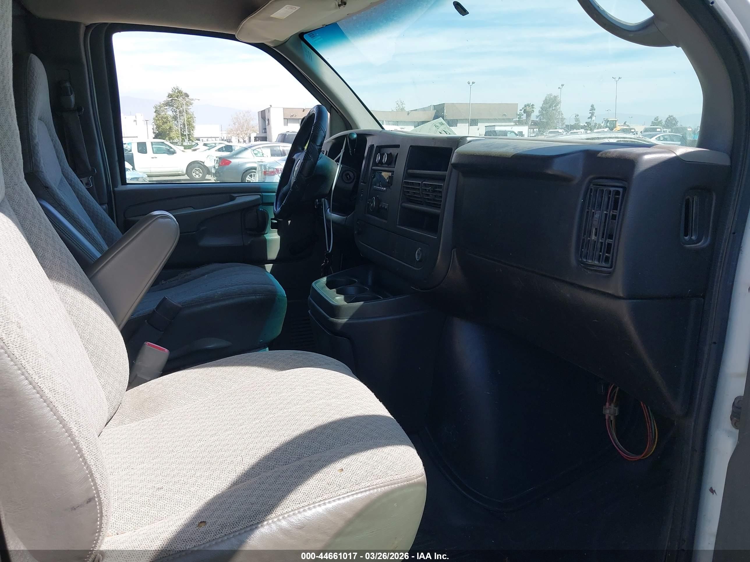 CHEVROLET EXPRESS image 5