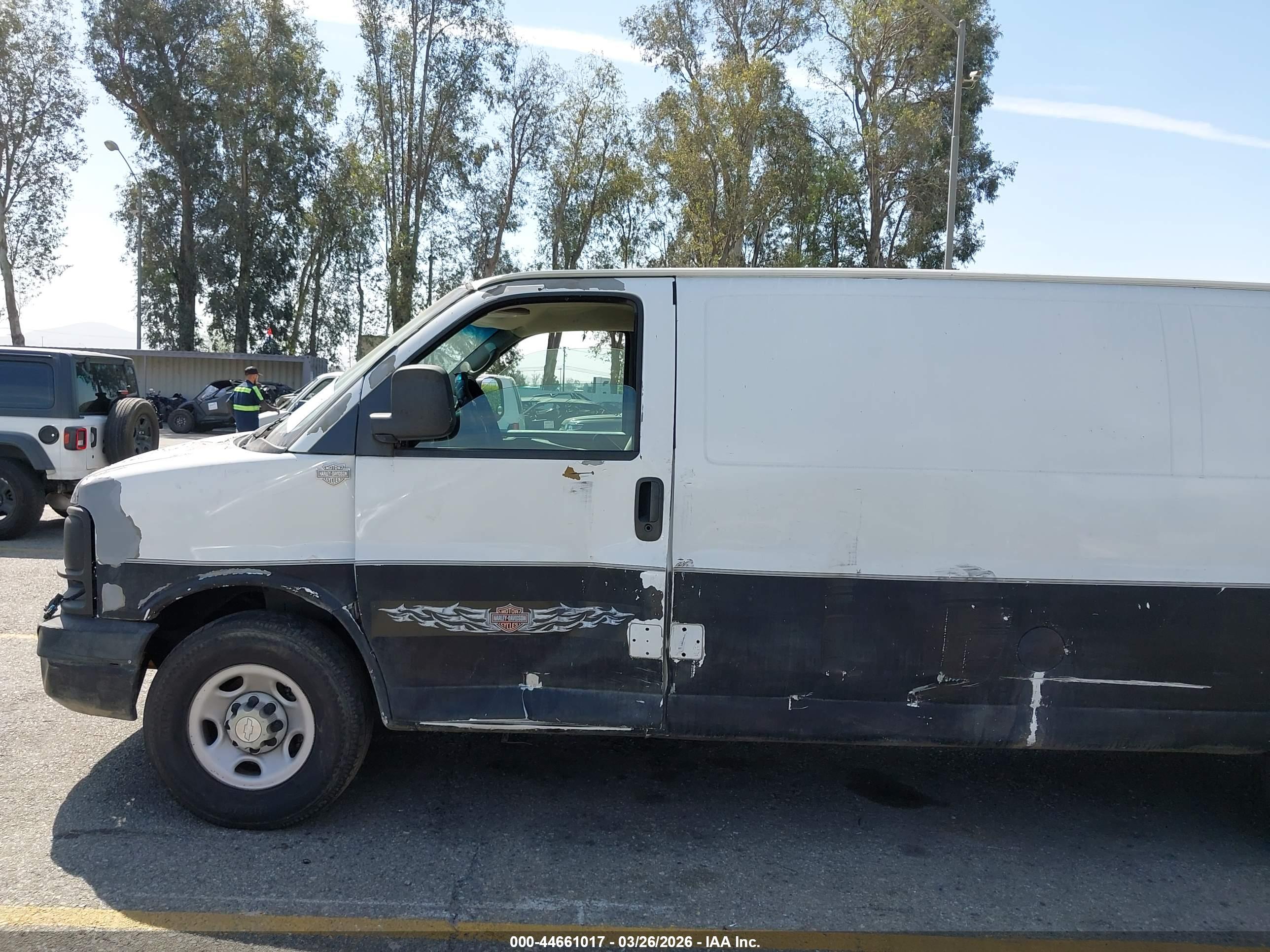 CHEVROLET EXPRESS image 6