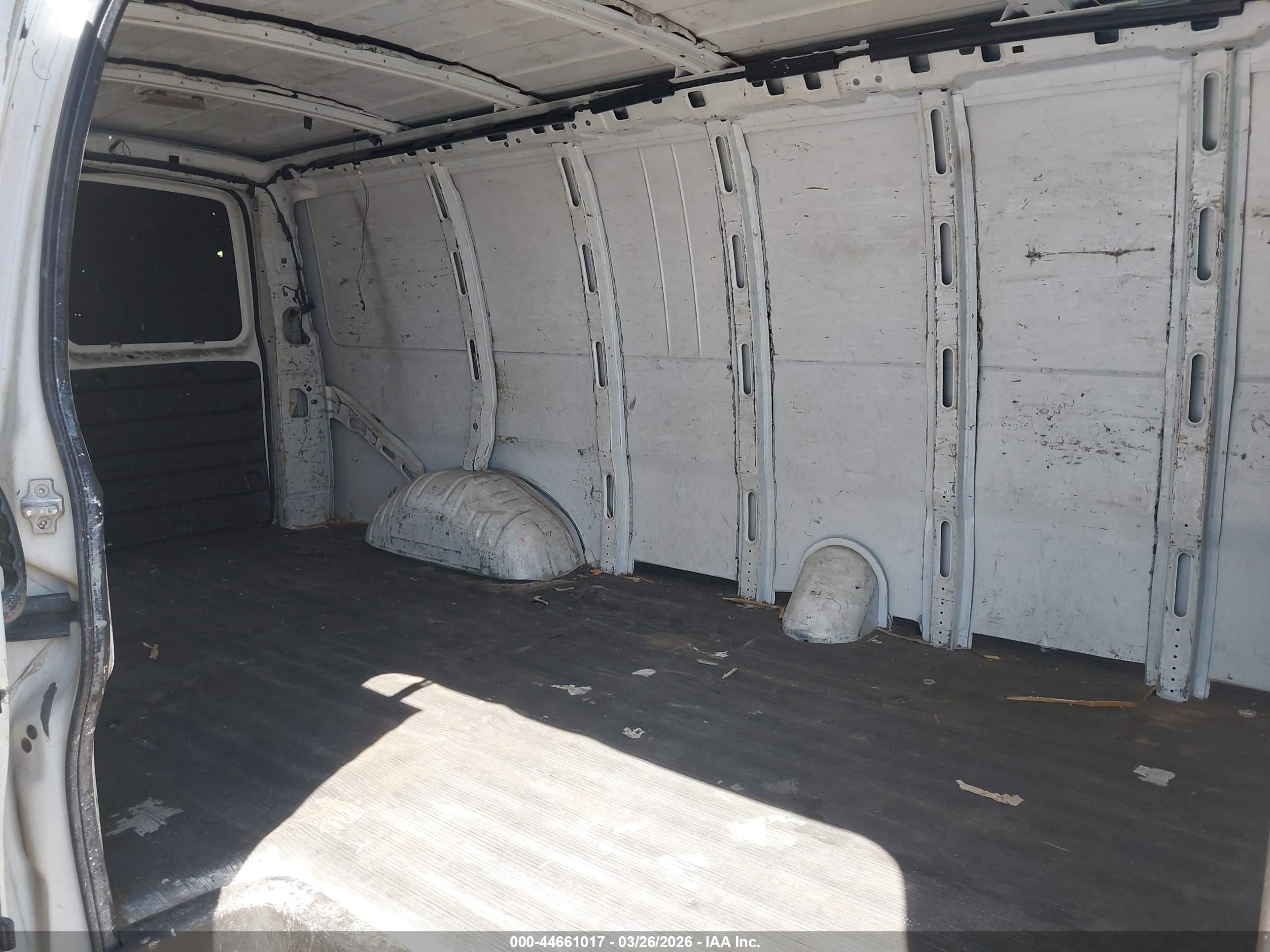 CHEVROLET EXPRESS image 8