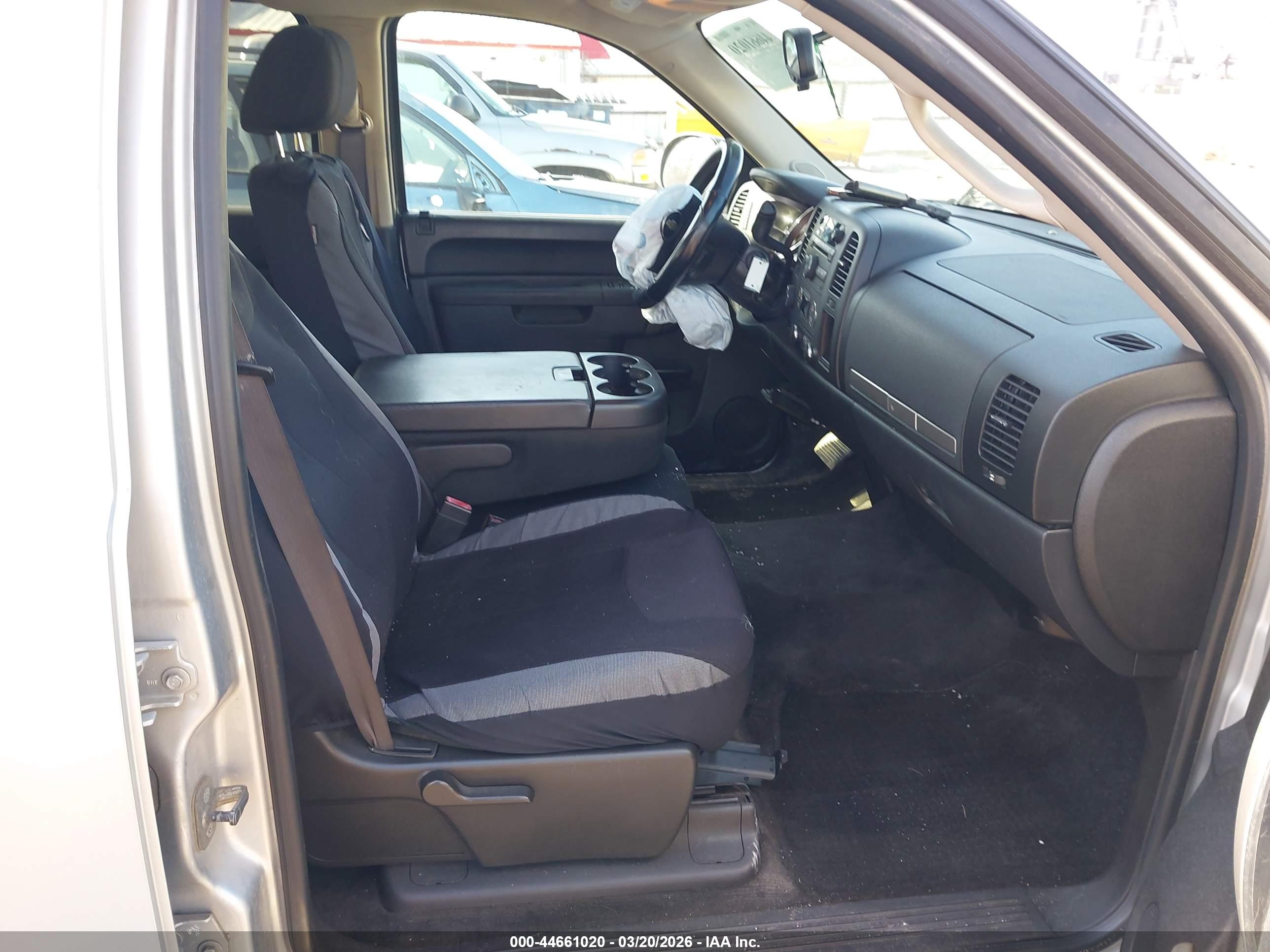 CHEVROLET SILVERADO image 5
