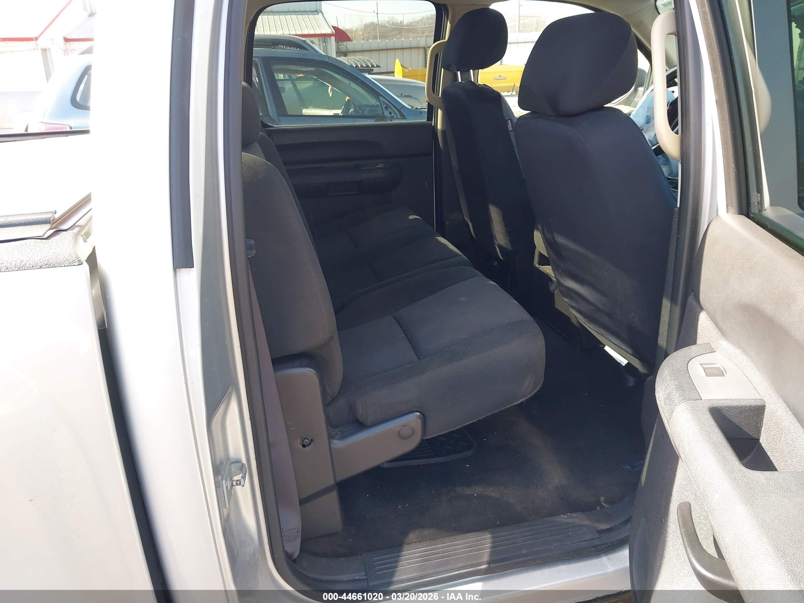 CHEVROLET SILVERADO image 8