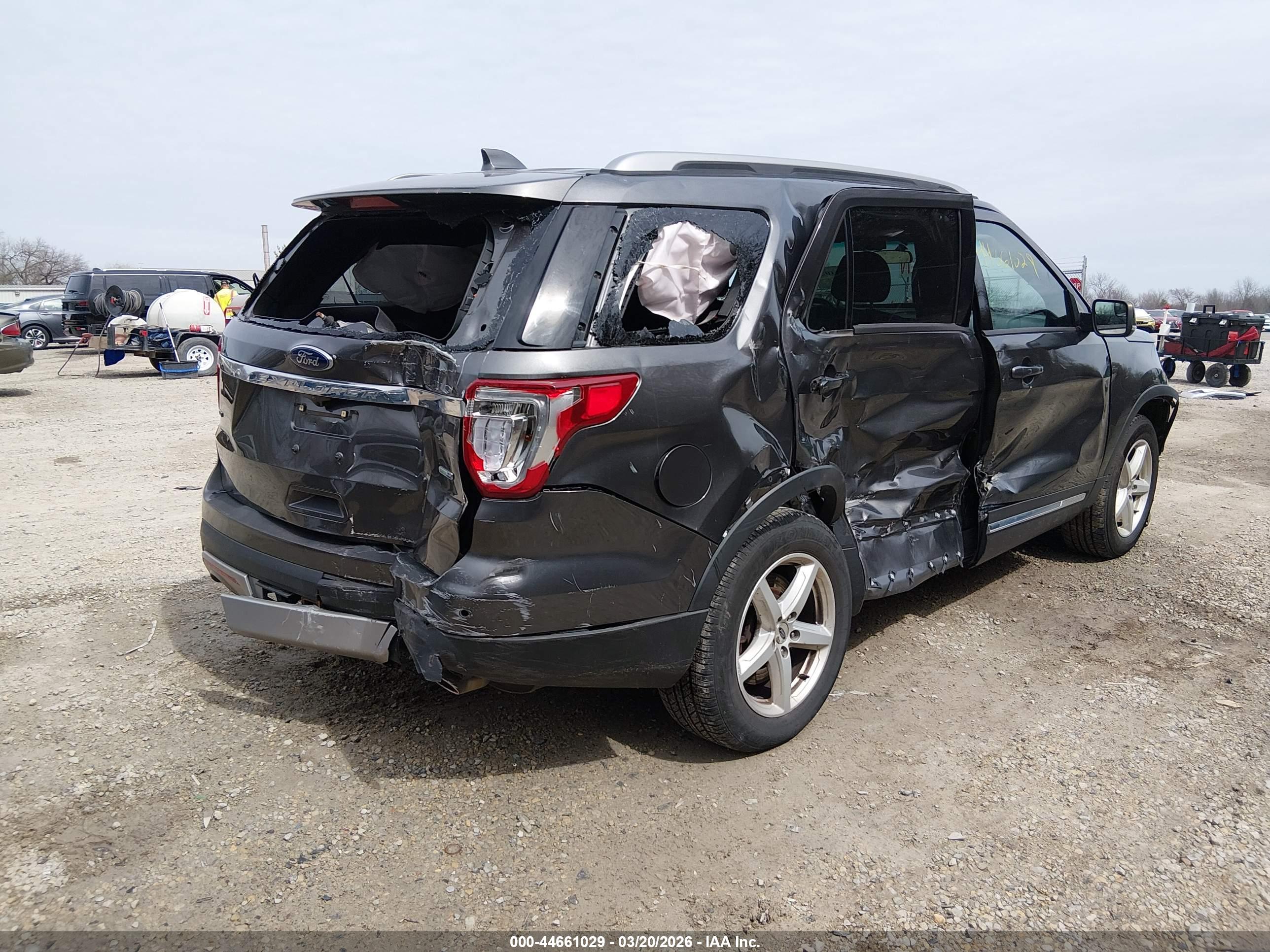 FORD EXPLORER image 4