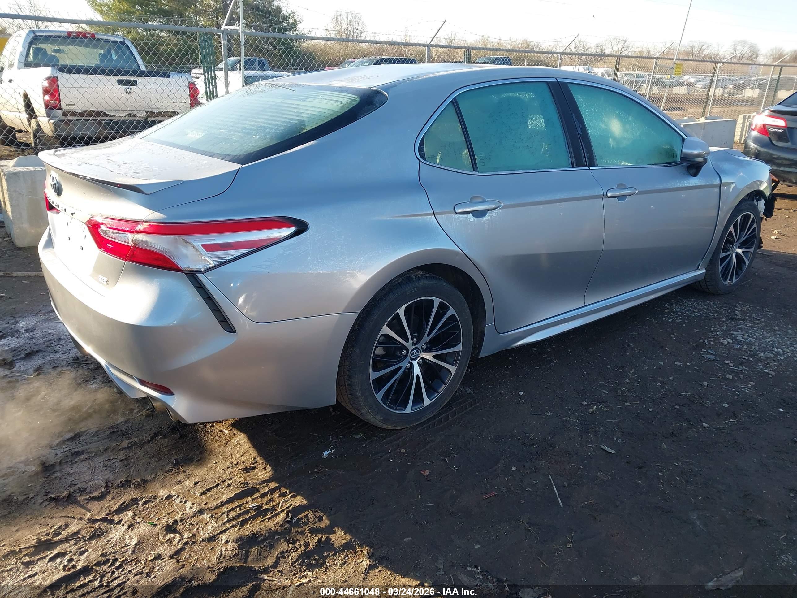 TOYOTA CAMRY image 4
