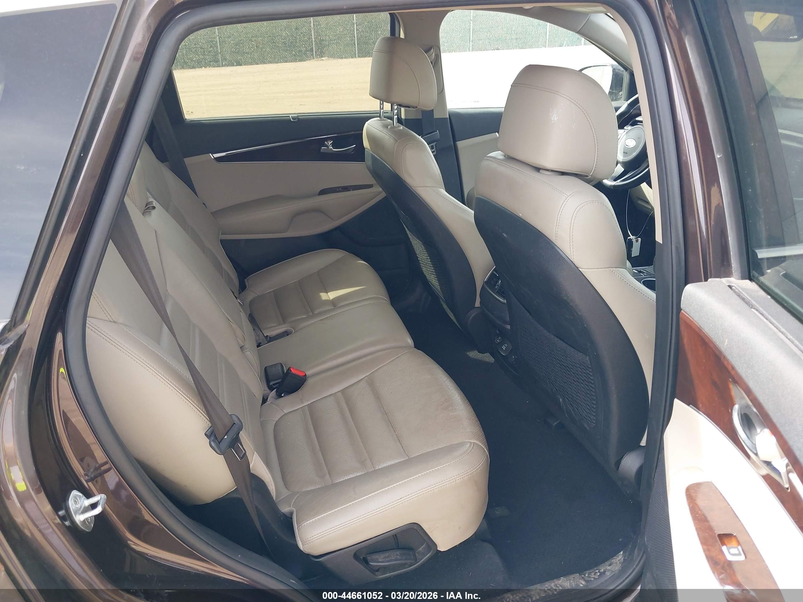 KIA SORENTO image 8