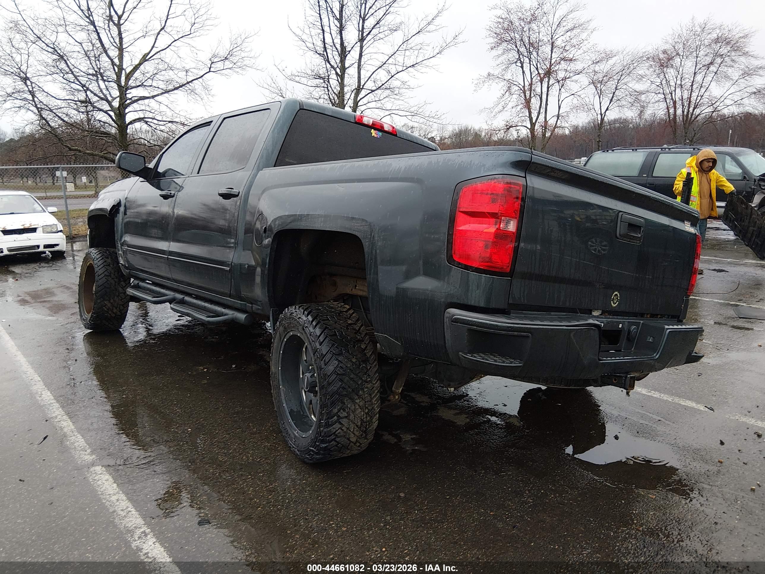 CHEVROLET SILVERADO image 3