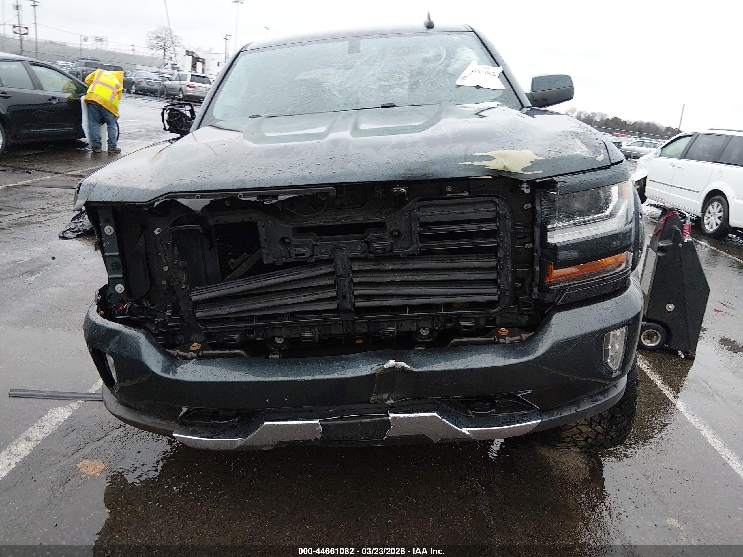 CHEVROLET SILVERADO image 6