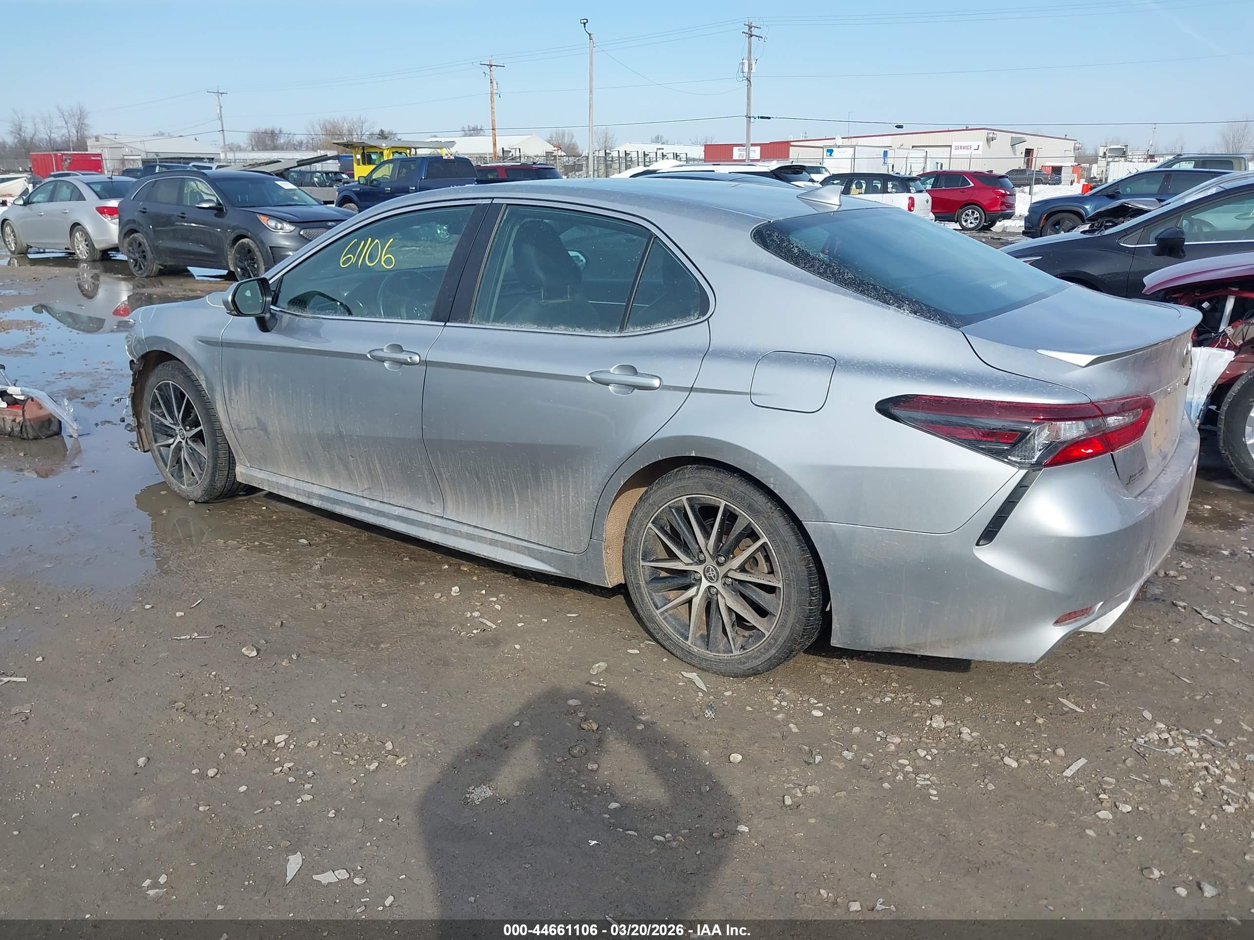TOYOTA CAMRY image 3