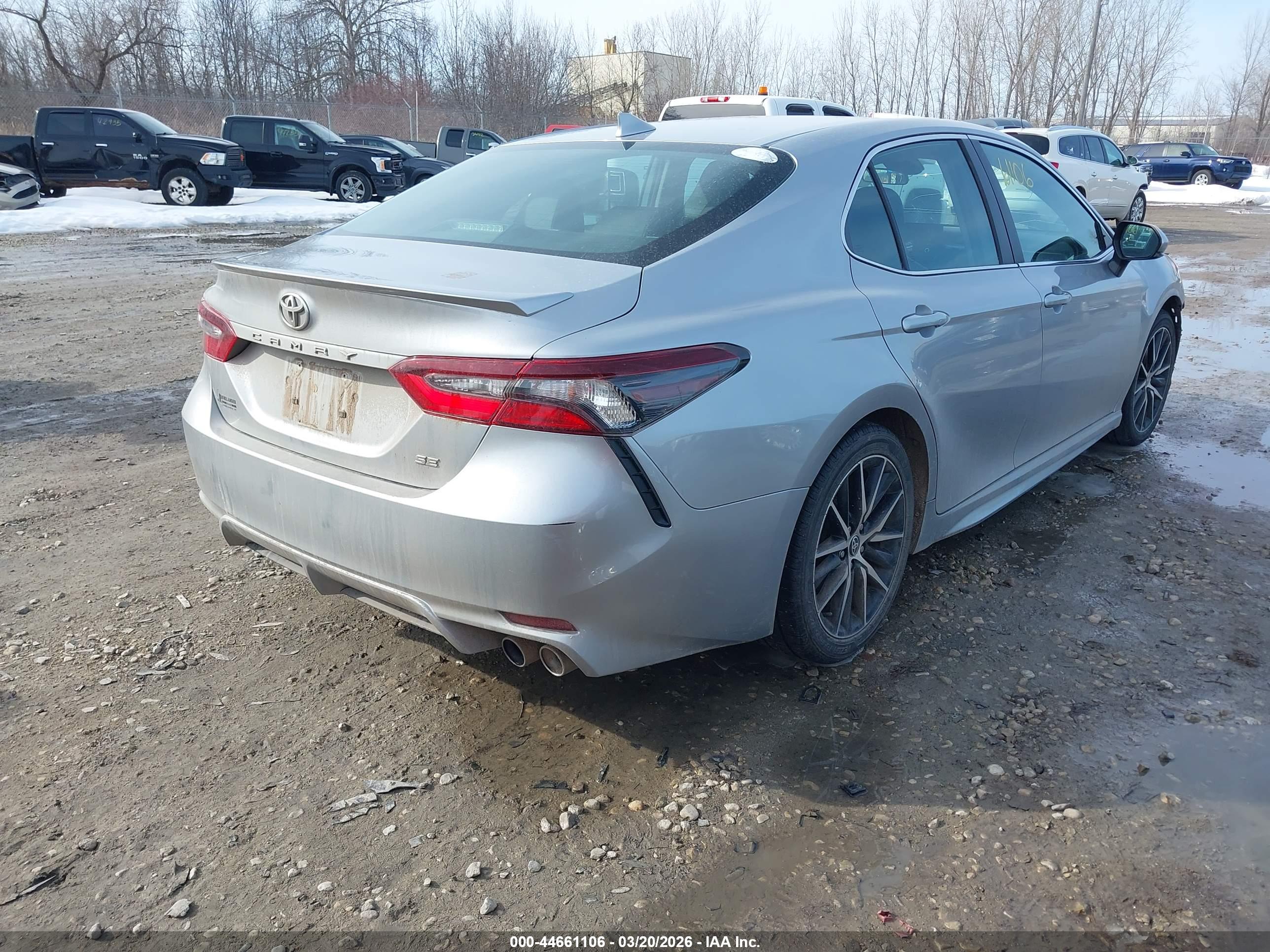 TOYOTA CAMRY image 4