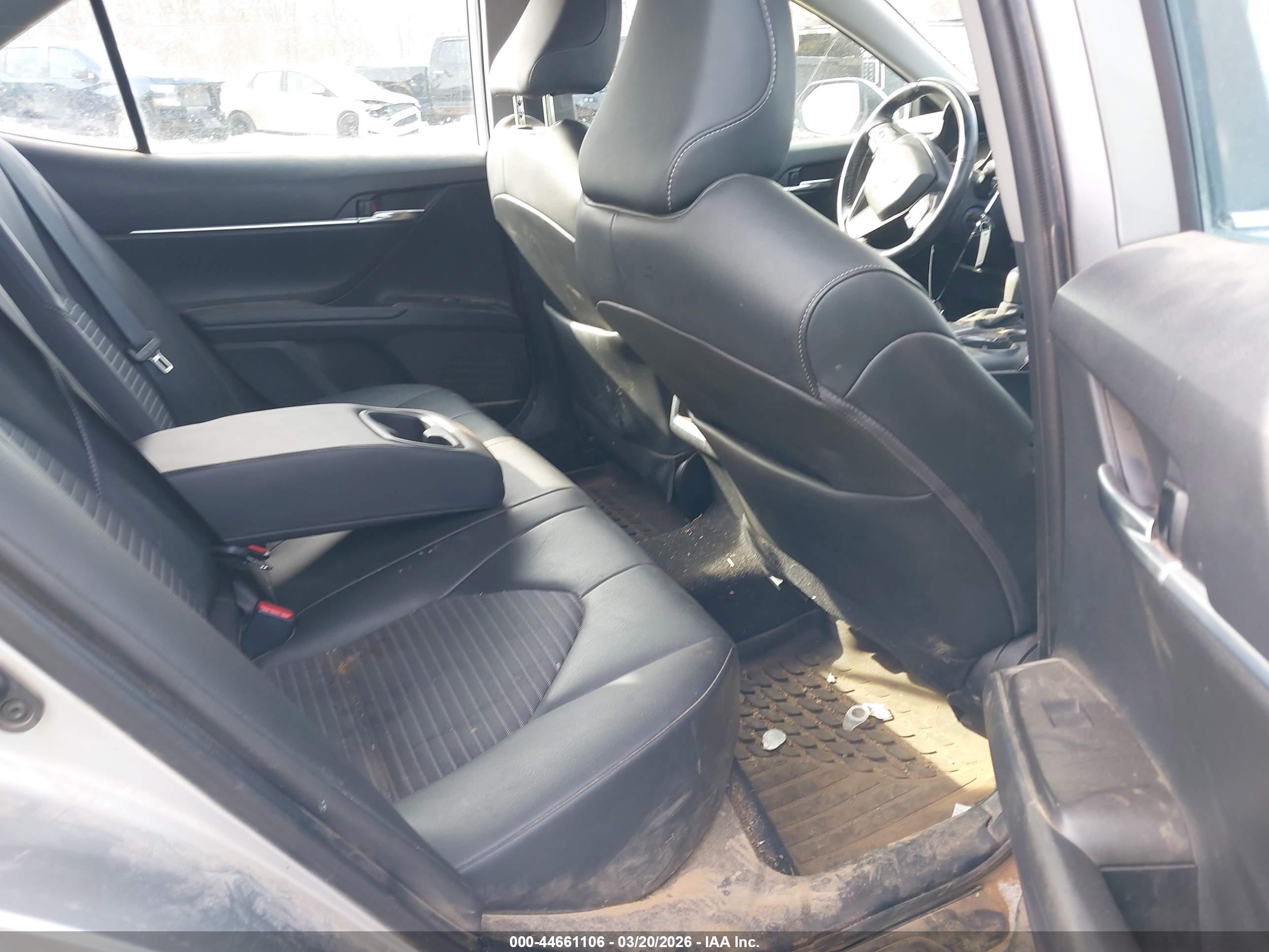 TOYOTA CAMRY image 8