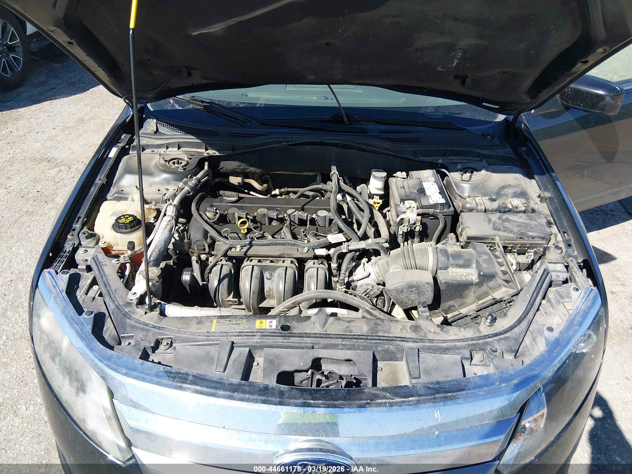 FORD FUSION image 10