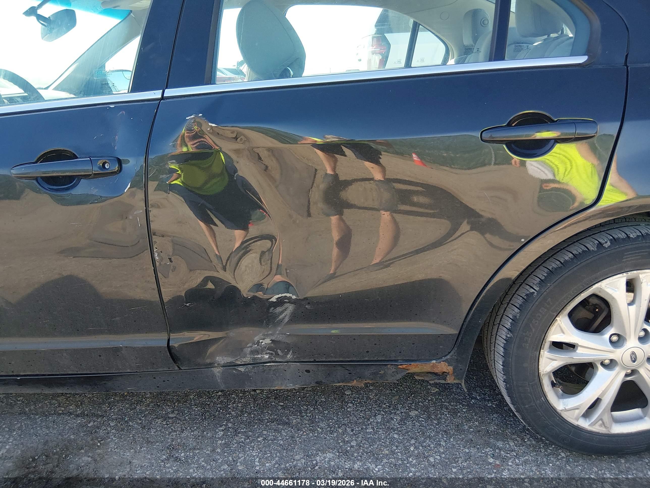 FORD FUSION image 6