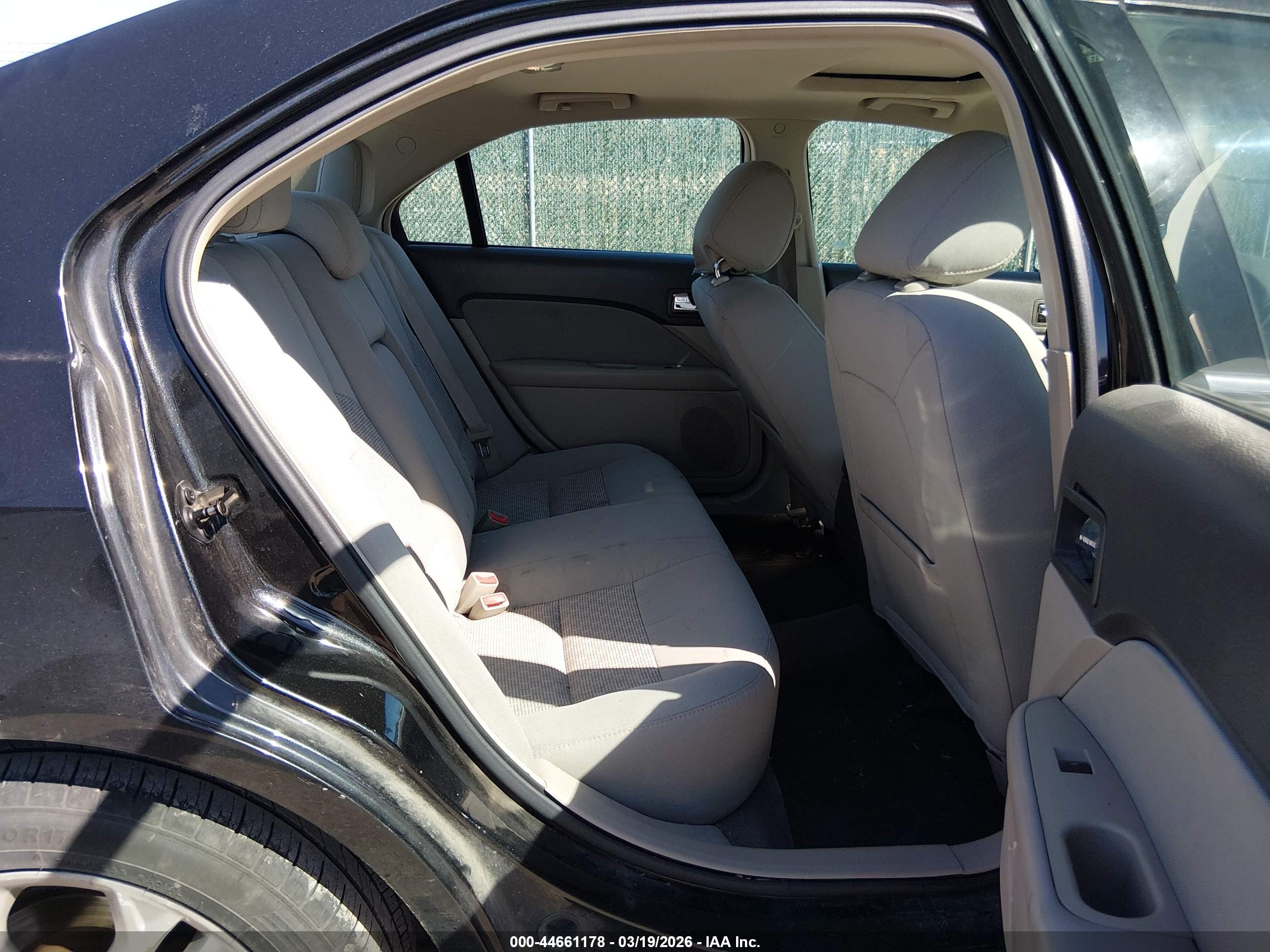 FORD FUSION image 8