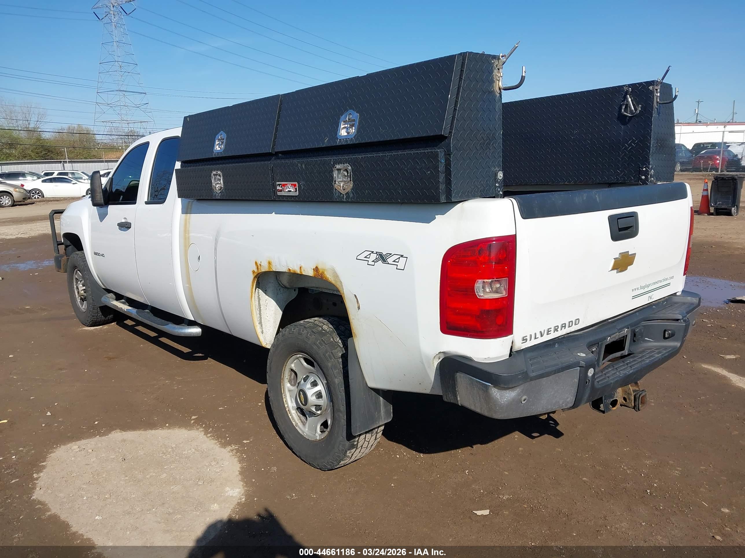 CHEVROLET SILVERADO image 3