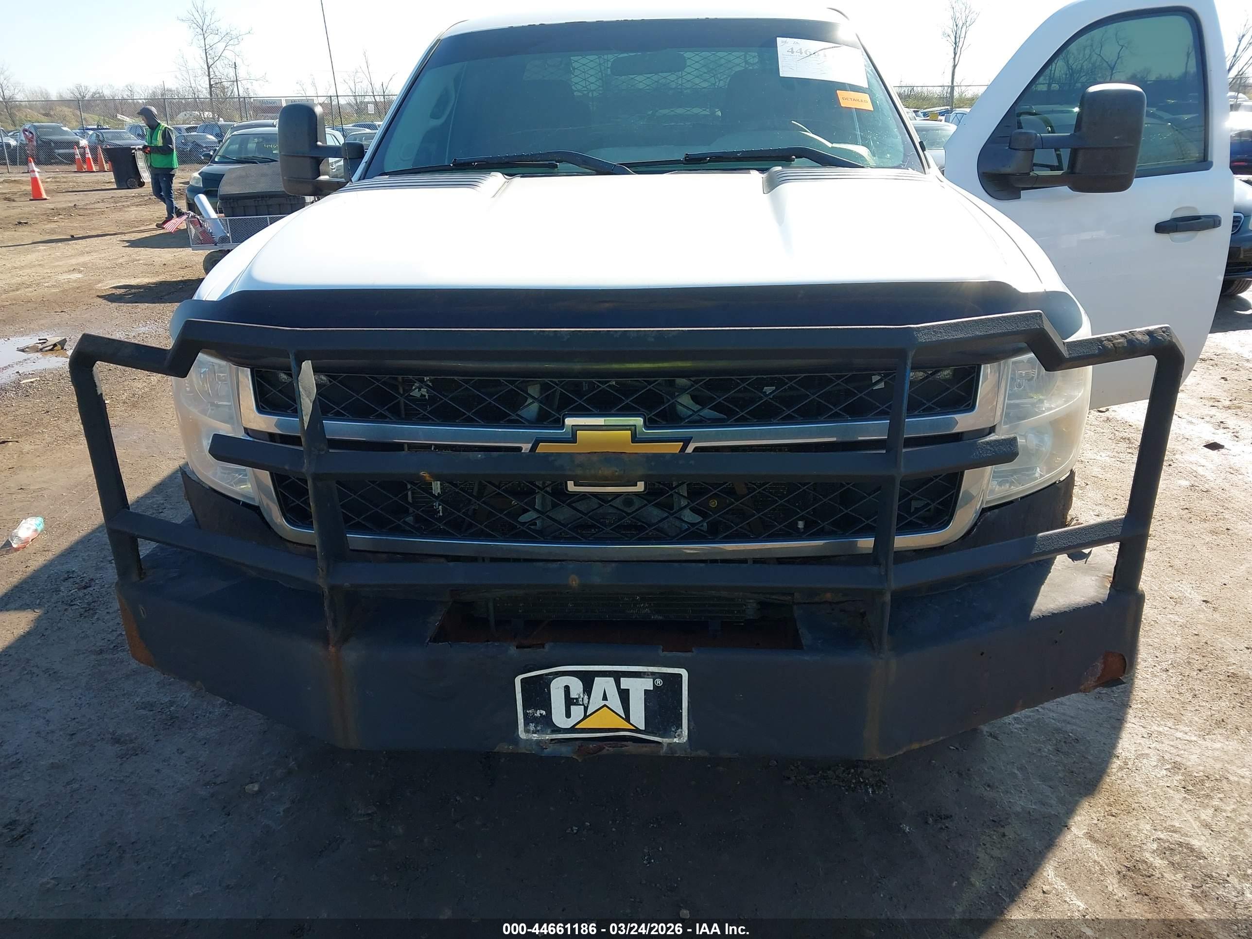 CHEVROLET SILVERADO image 6