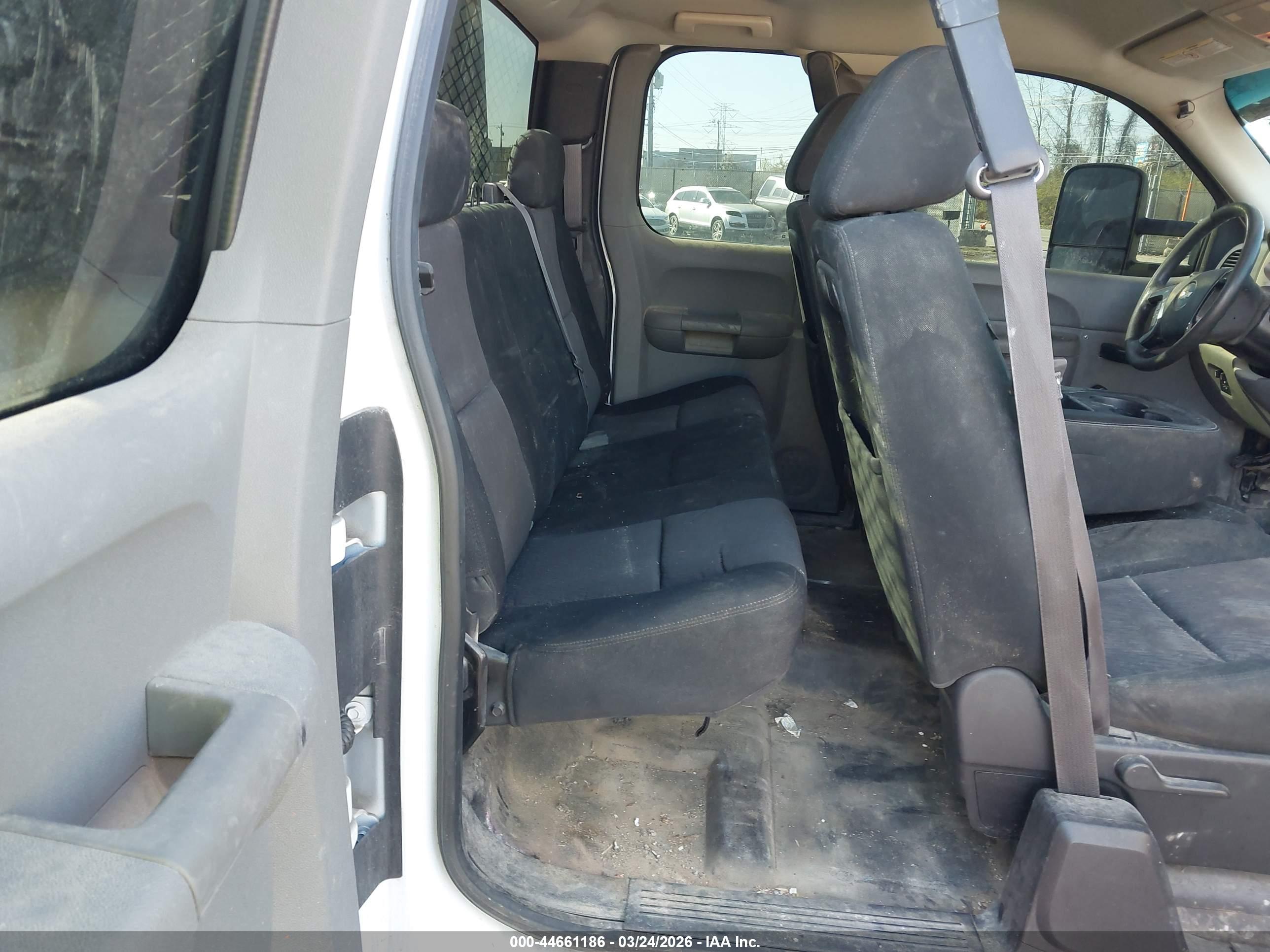 CHEVROLET SILVERADO image 8