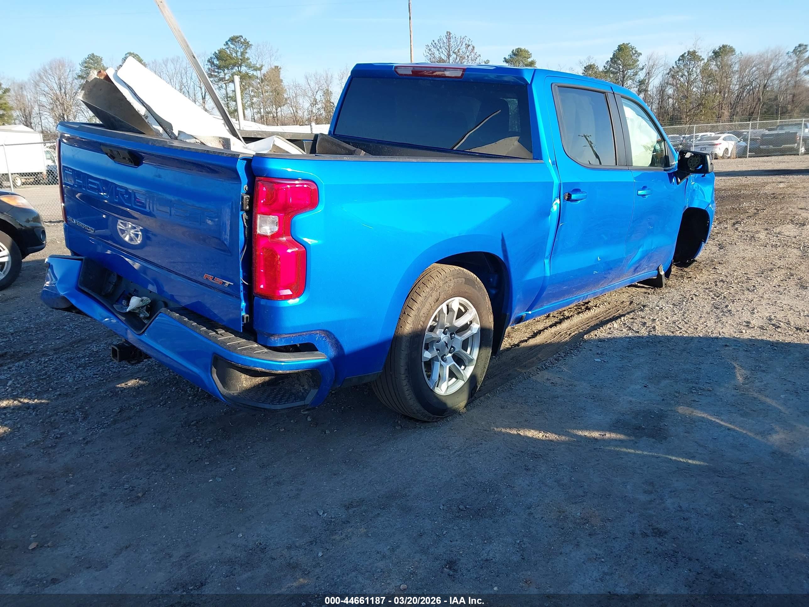 CHEVROLET SILVERADO image 4