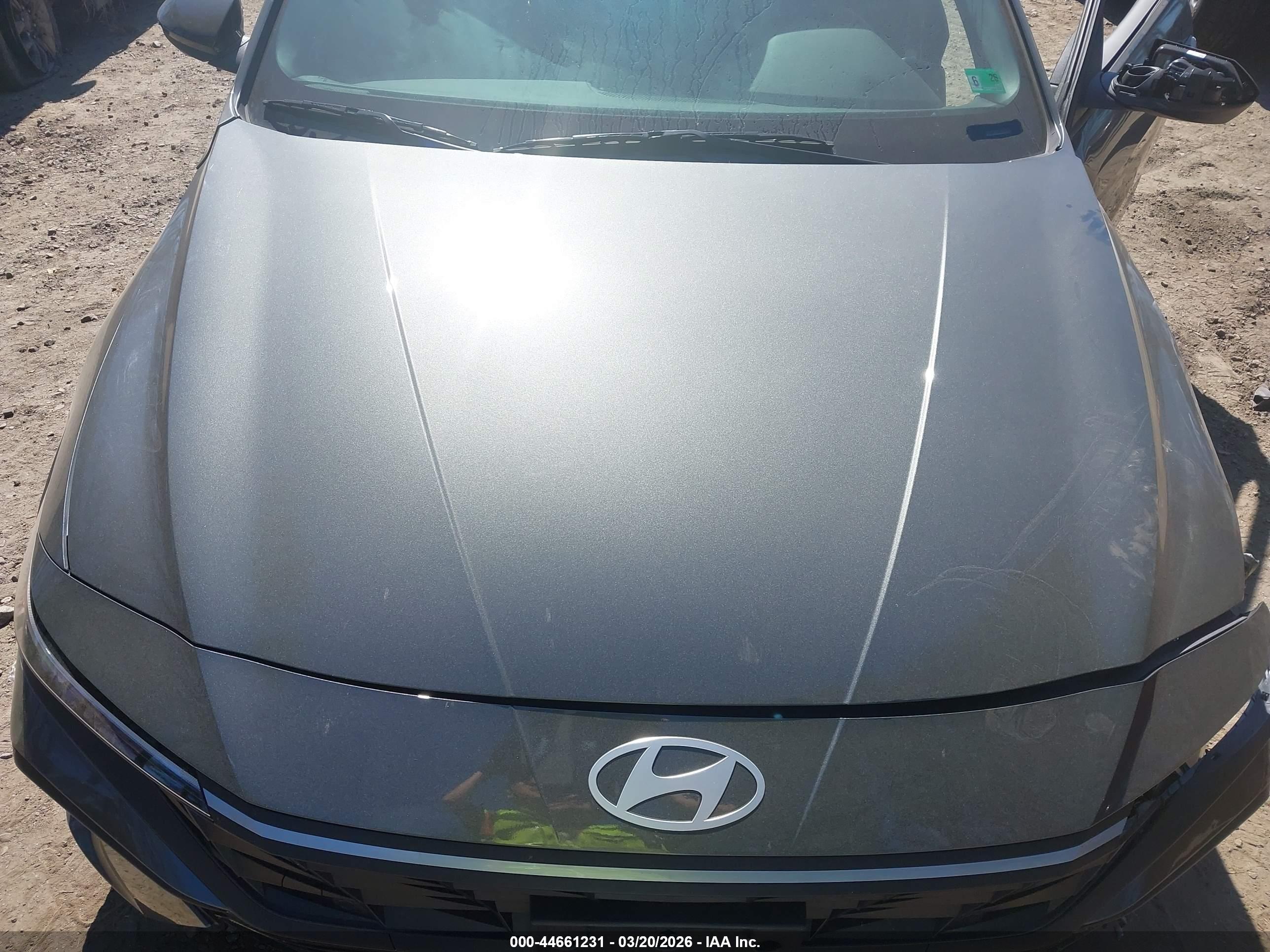 HYUNDAI ELANTRA image 10