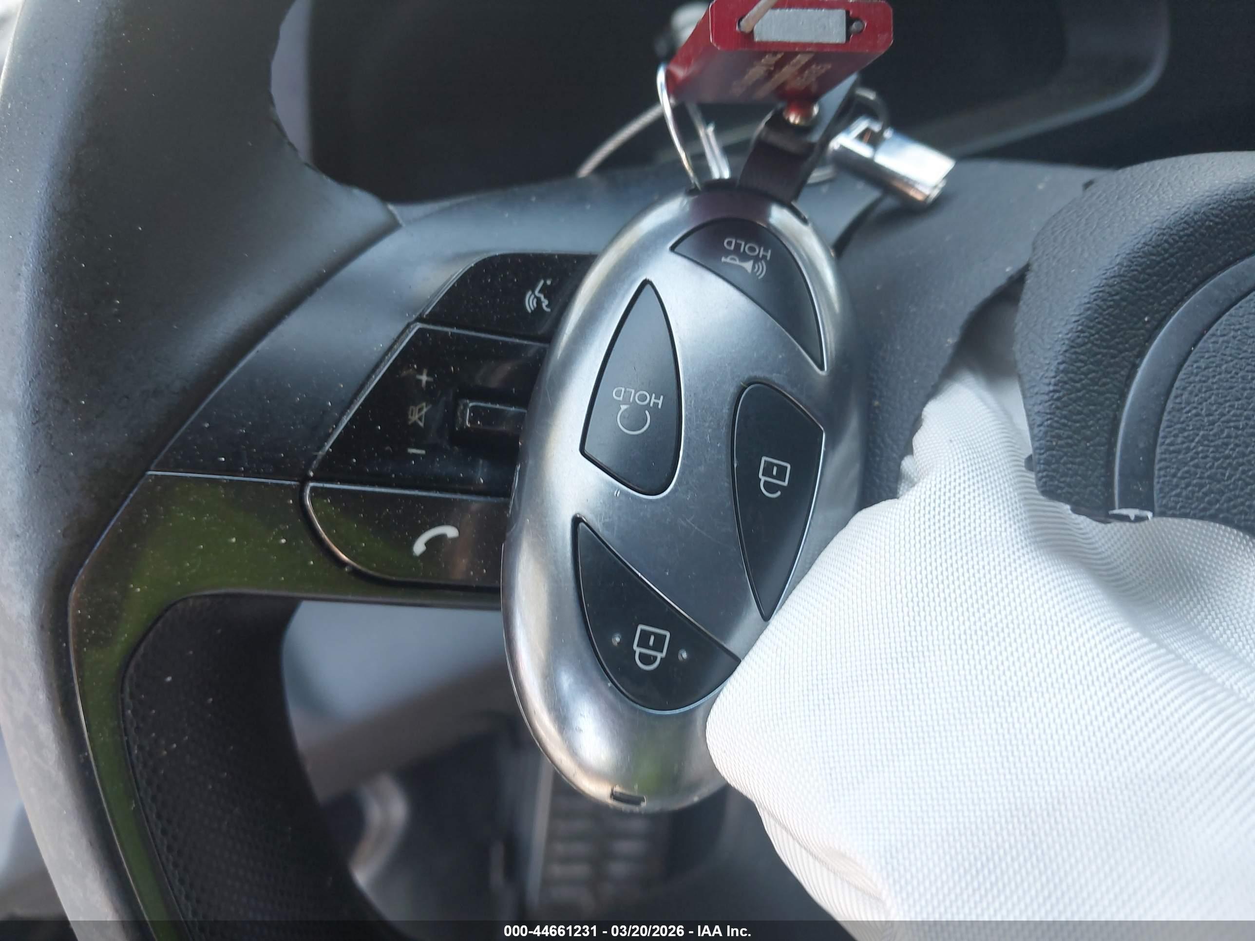 HYUNDAI ELANTRA image 11