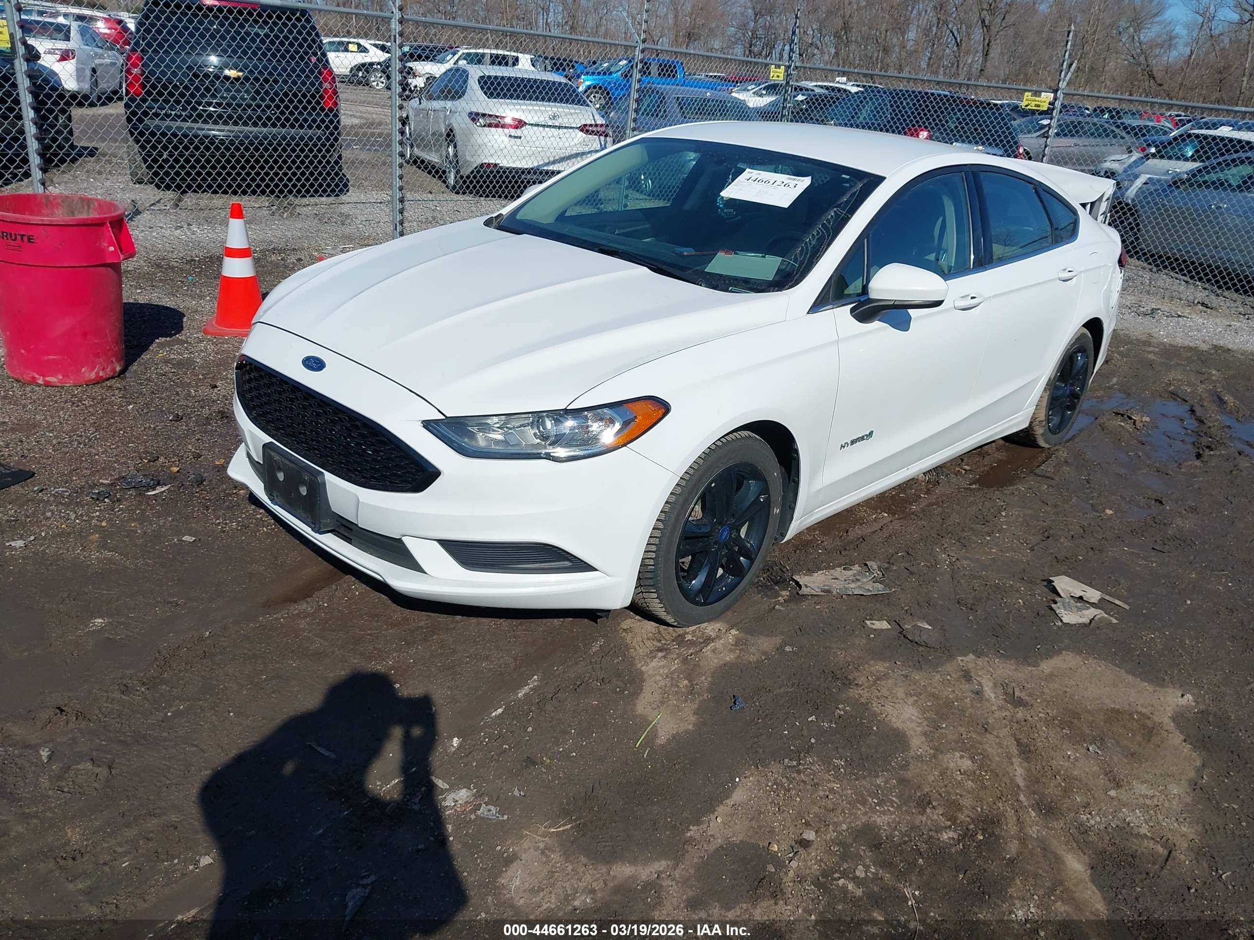 FORD FUSION image 2