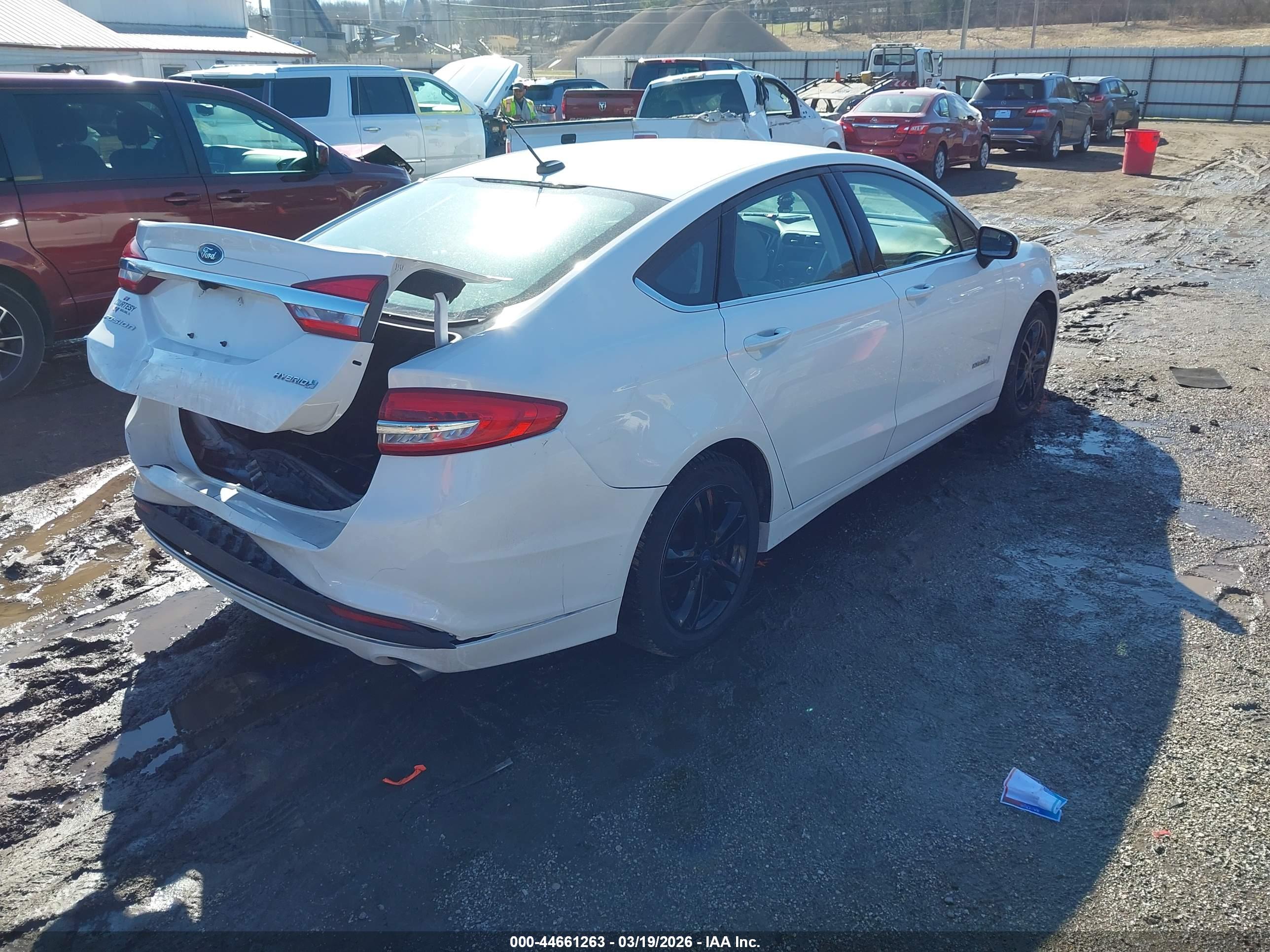 FORD FUSION image 4
