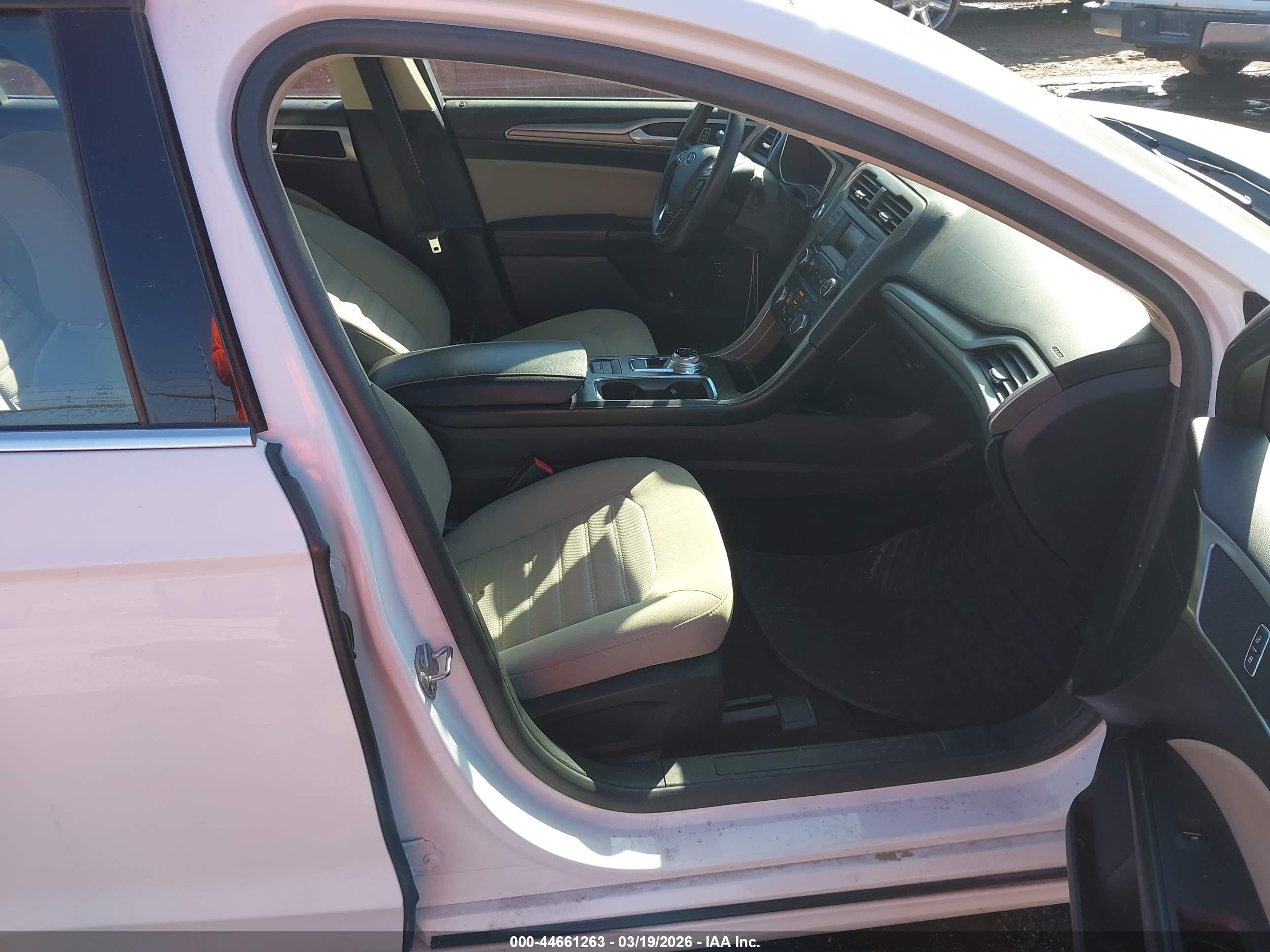 FORD FUSION image 5