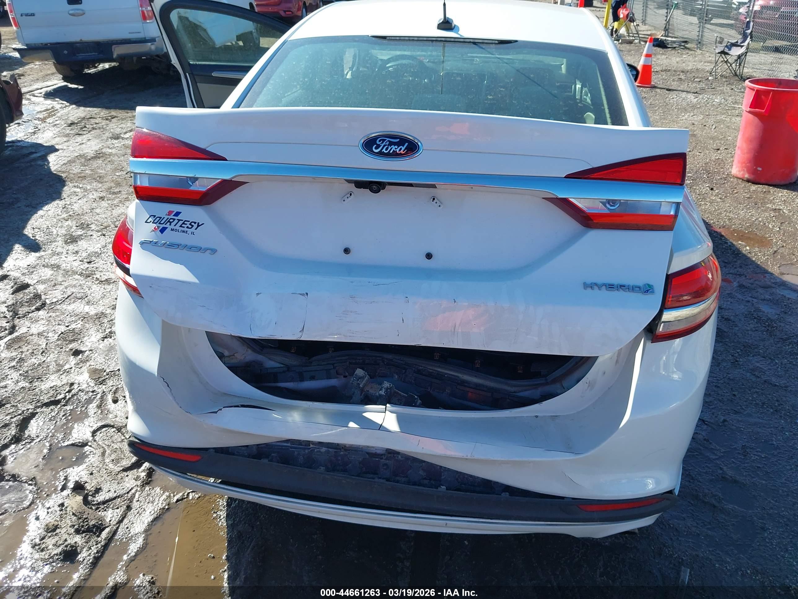 FORD FUSION image 6