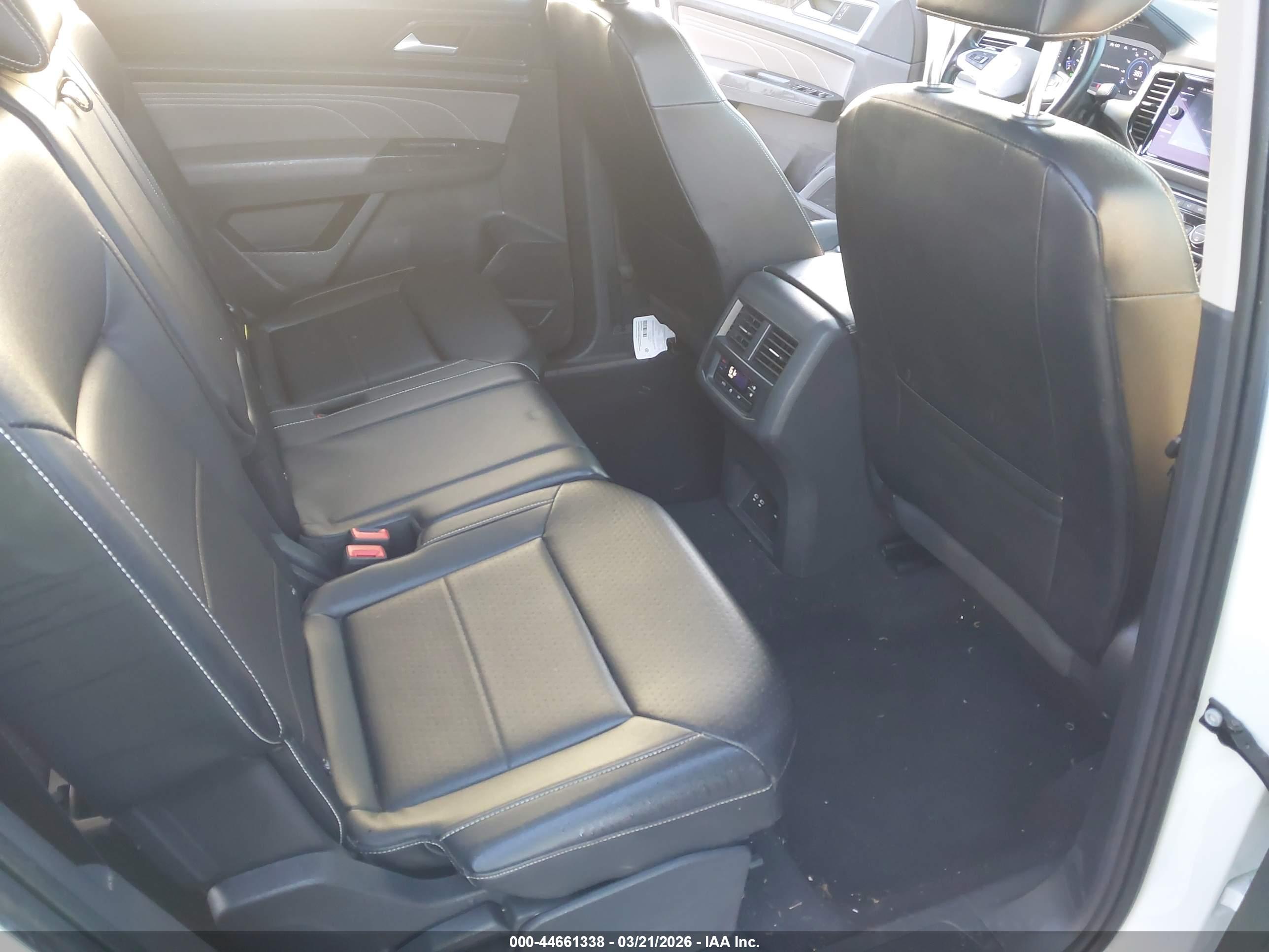 VOLKSWAGEN ATLAS image 8
