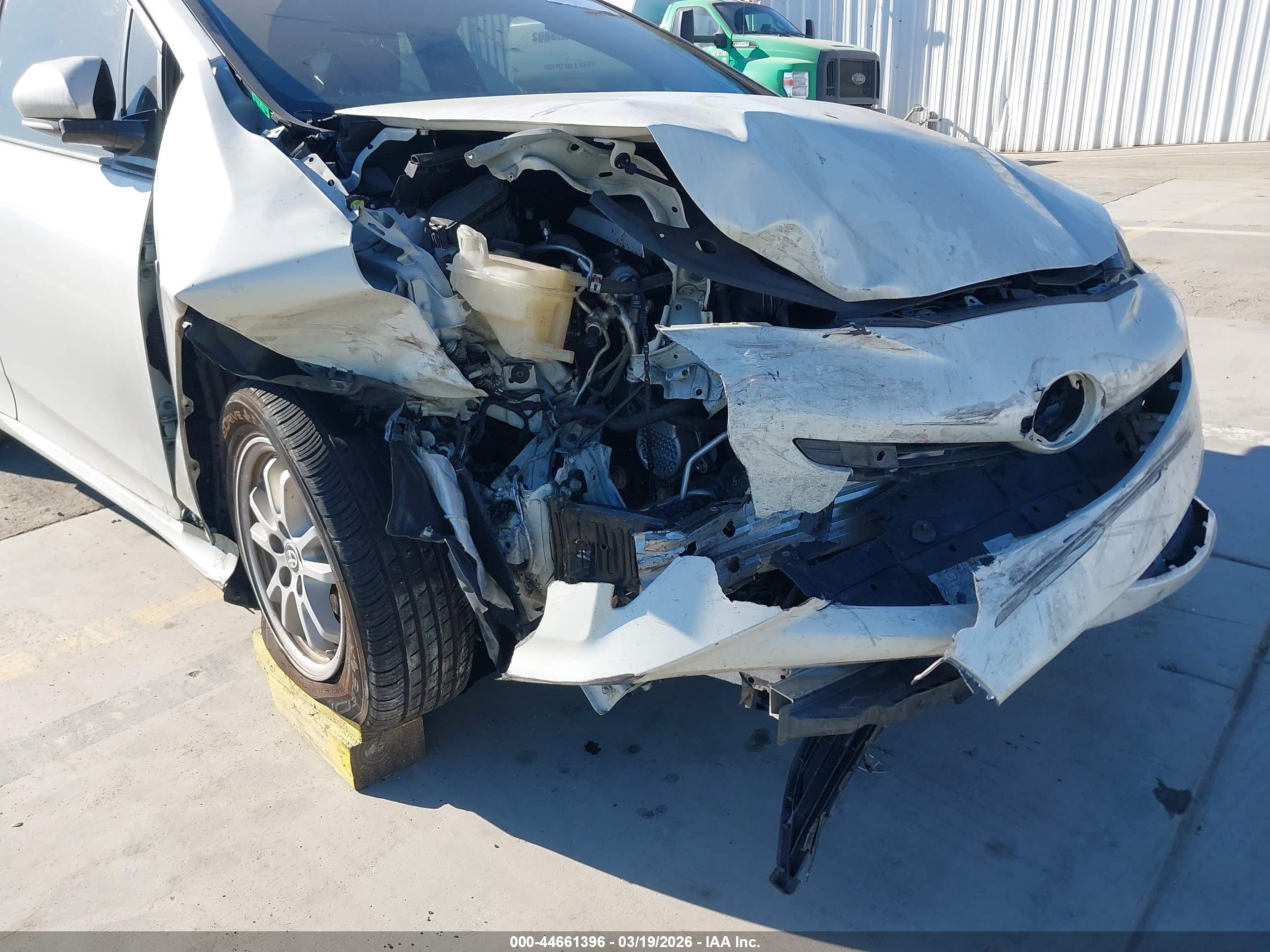 TOYOTA PRIUS image 6