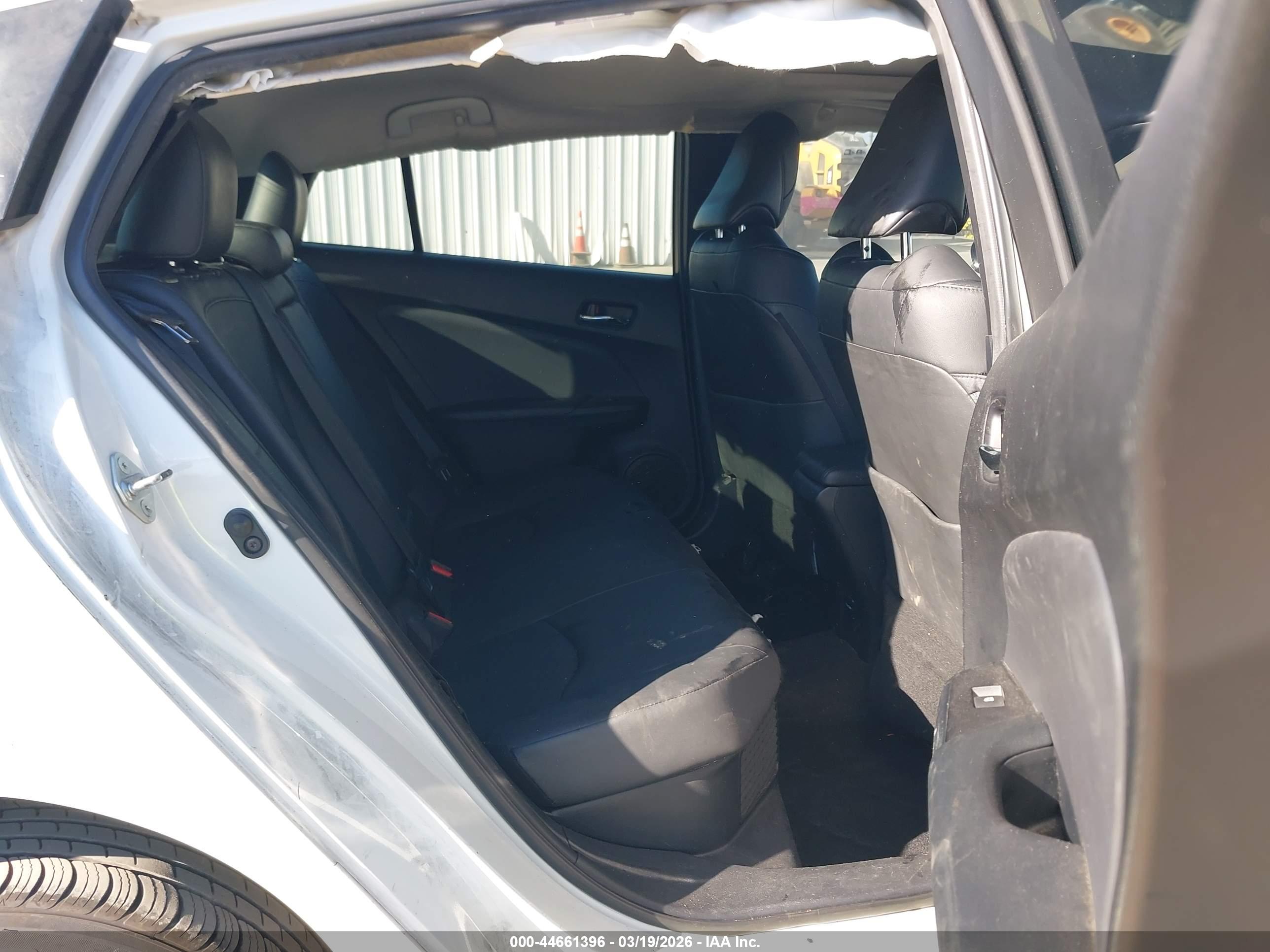 TOYOTA PRIUS image 8