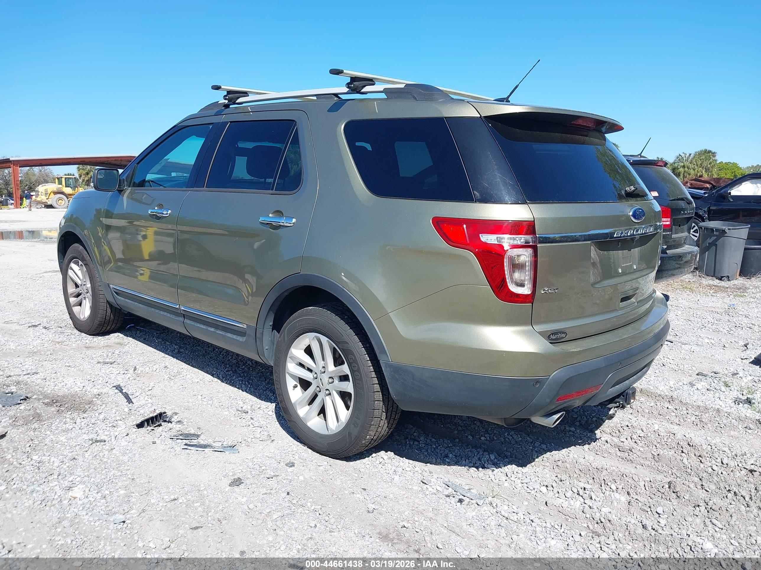 FORD EXPLORER image 3