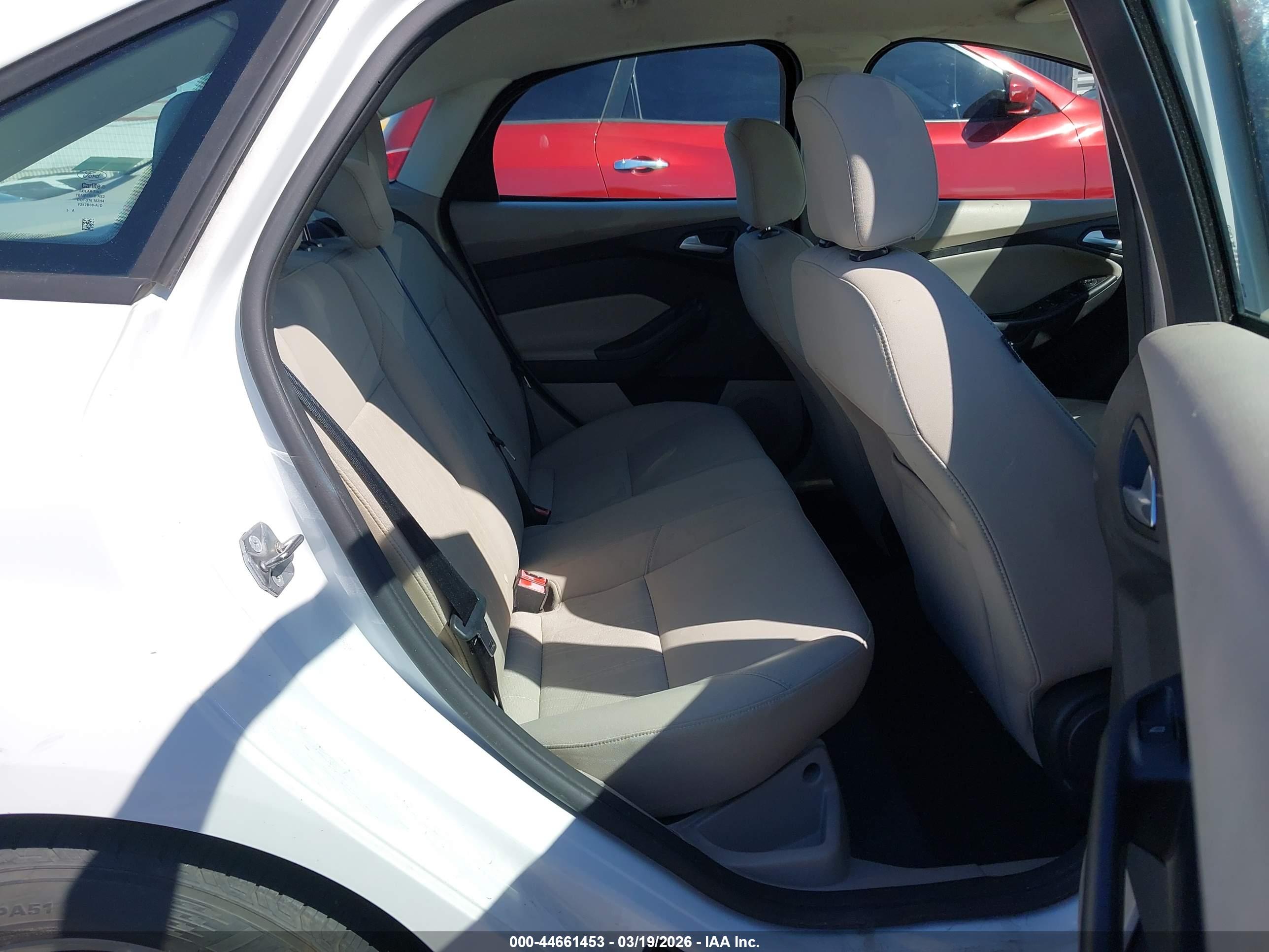 FORD FOCUS image 8