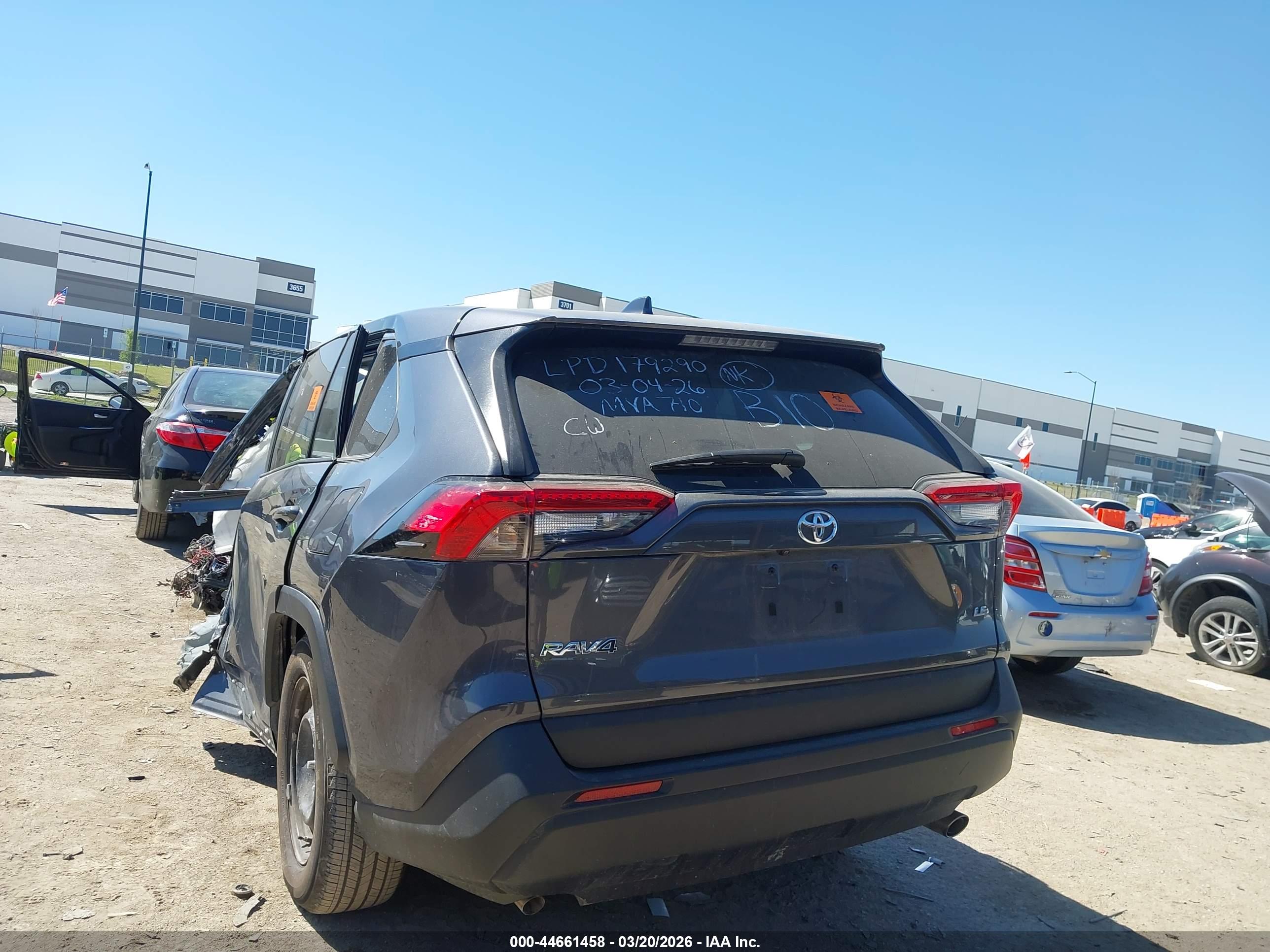 TOYOTA RAV4 image 3